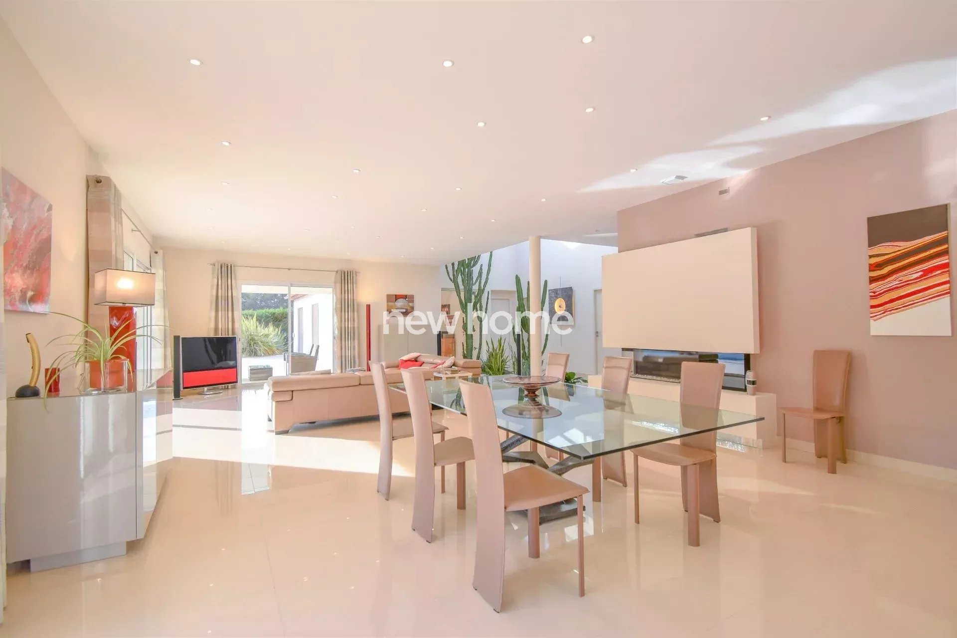 Magnifique villa de 220 m² avec tout le confort moderne à pied du village de Lorgues