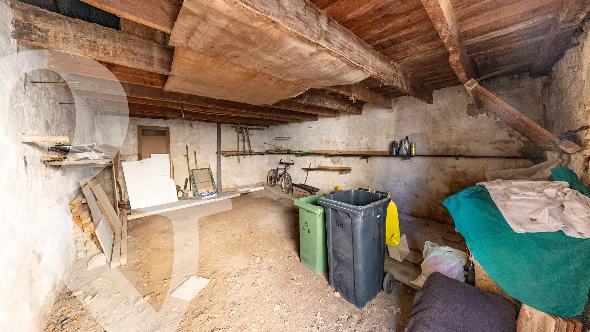 MAISON DE VILLAGE A RENOVER