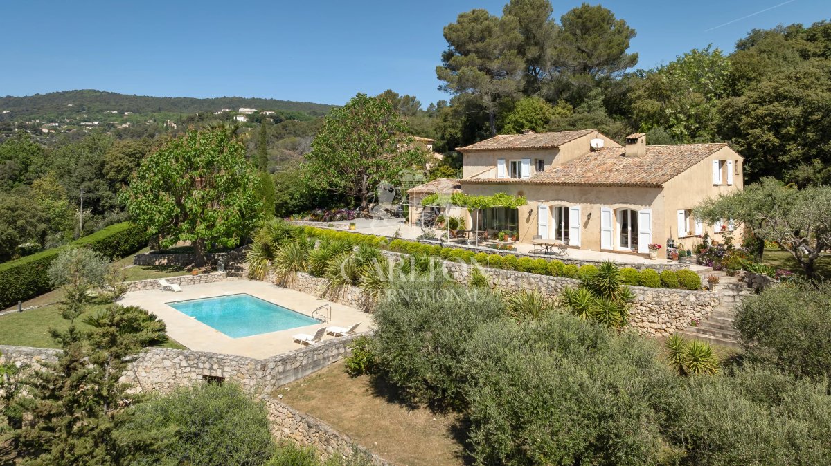For sale to Cabris A Provençal villa in a completely peaceful setting