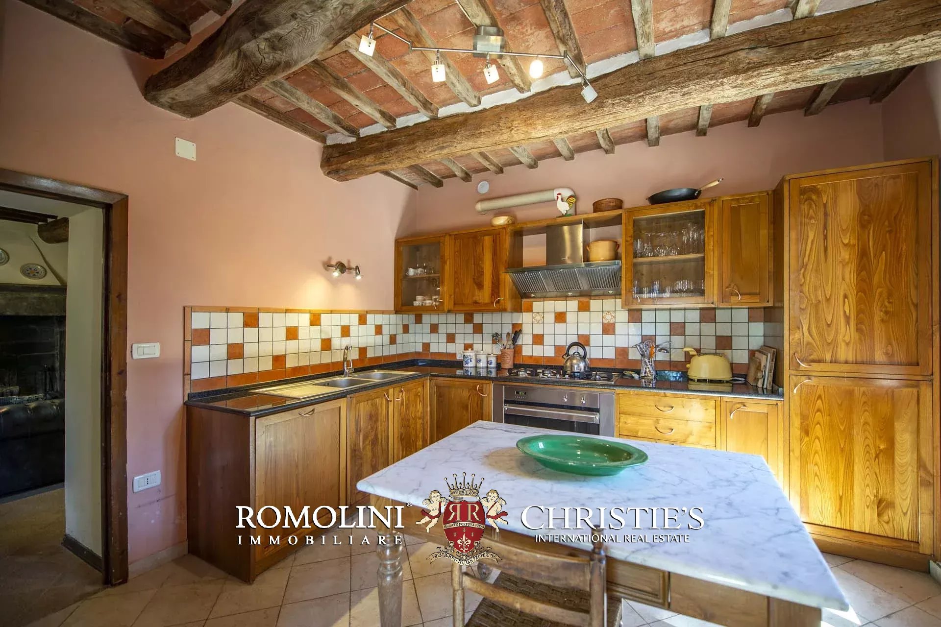 MANOR HOUSE FOR SALE IN CAPRESE MICHELANGELO, TUSCANY