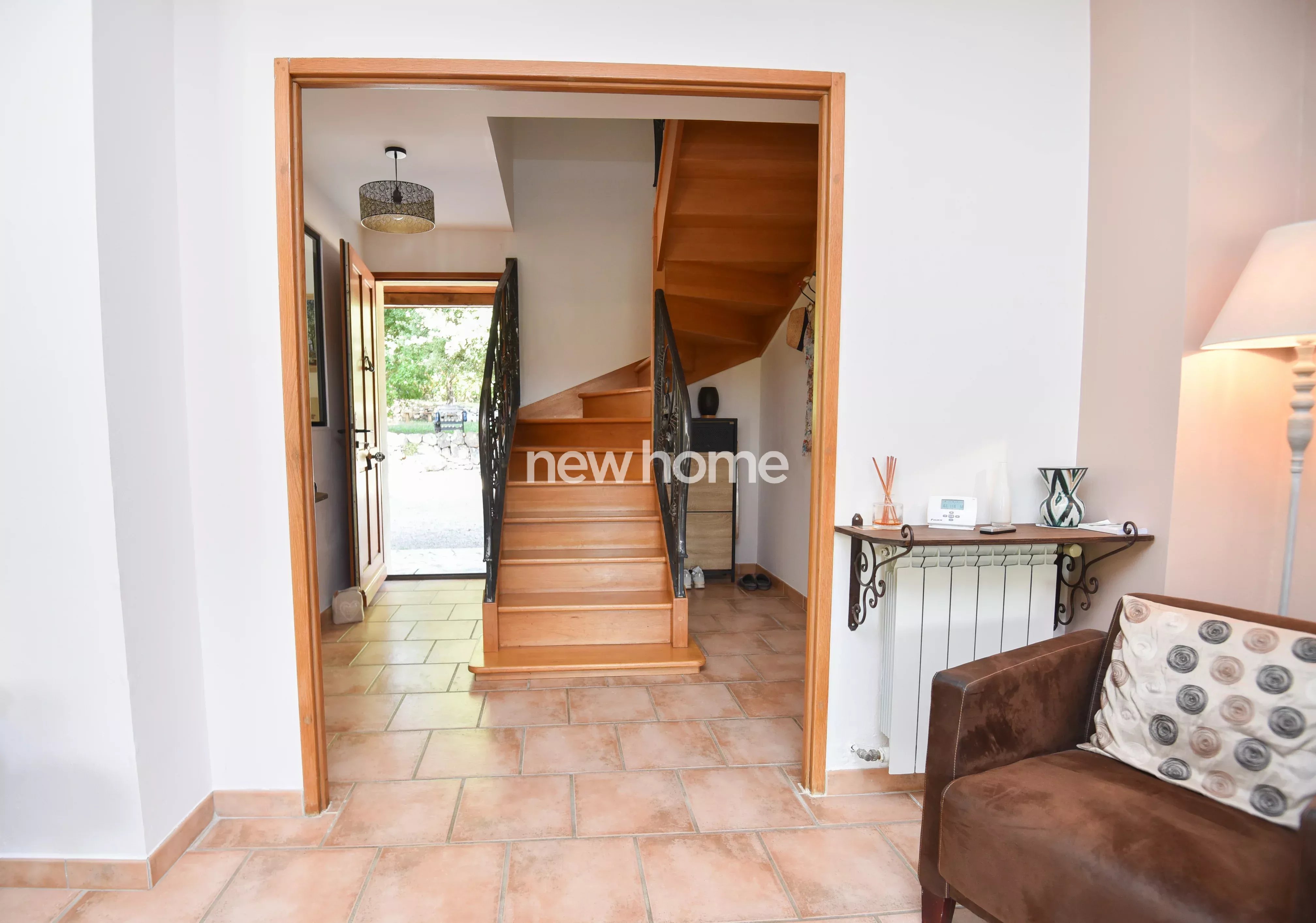 Maison tout confort avec grand jardin, garage, piscine et proximité du village