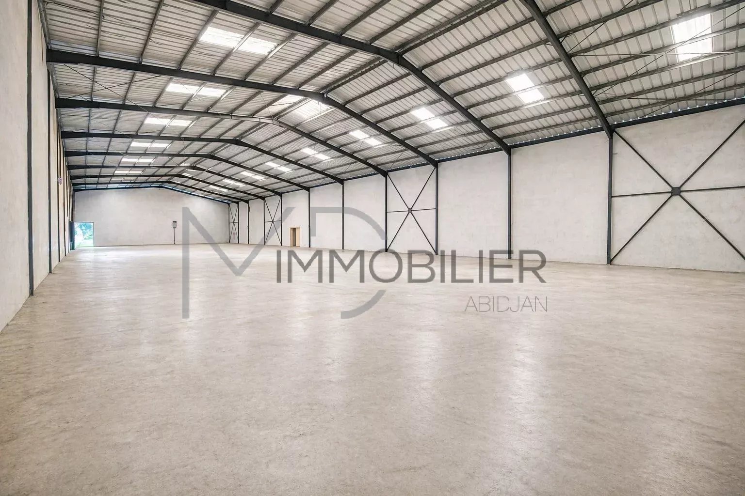 MARCORY - 1.670 SQM WAREHOUSE FOR RENT