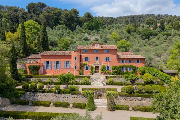 Fantastic Bastide in Provencal style in Grasse — photo 1