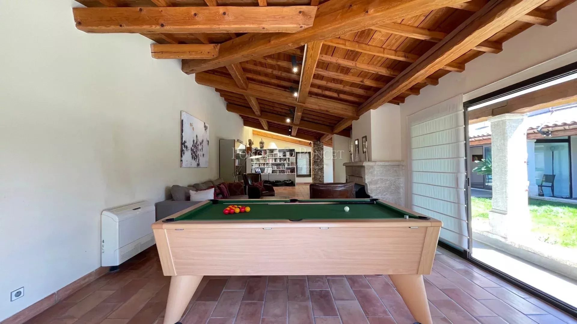 9 Bedroom Villa/Townhouse's Image 13