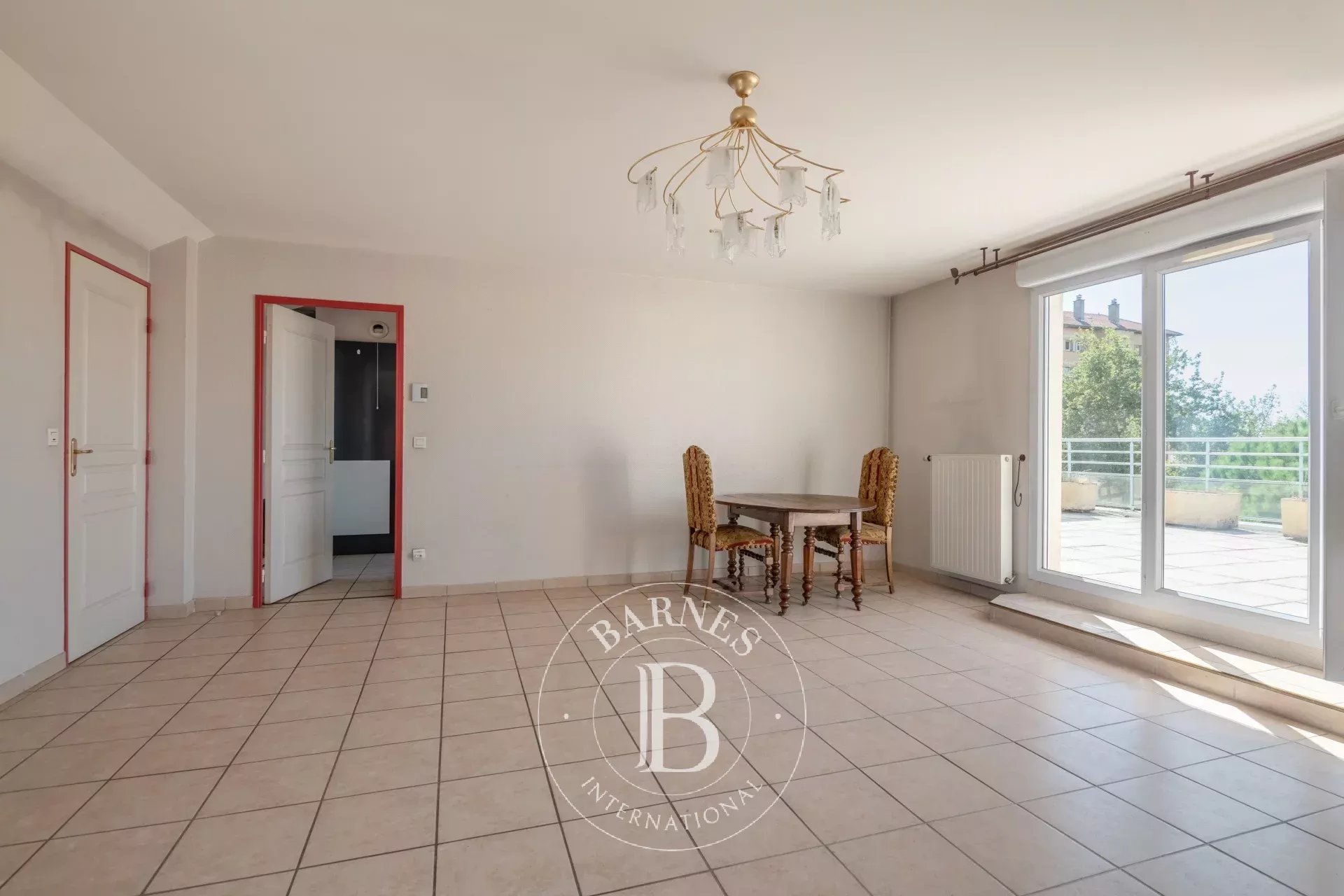 Daire Sathonay-Camp - picture 5