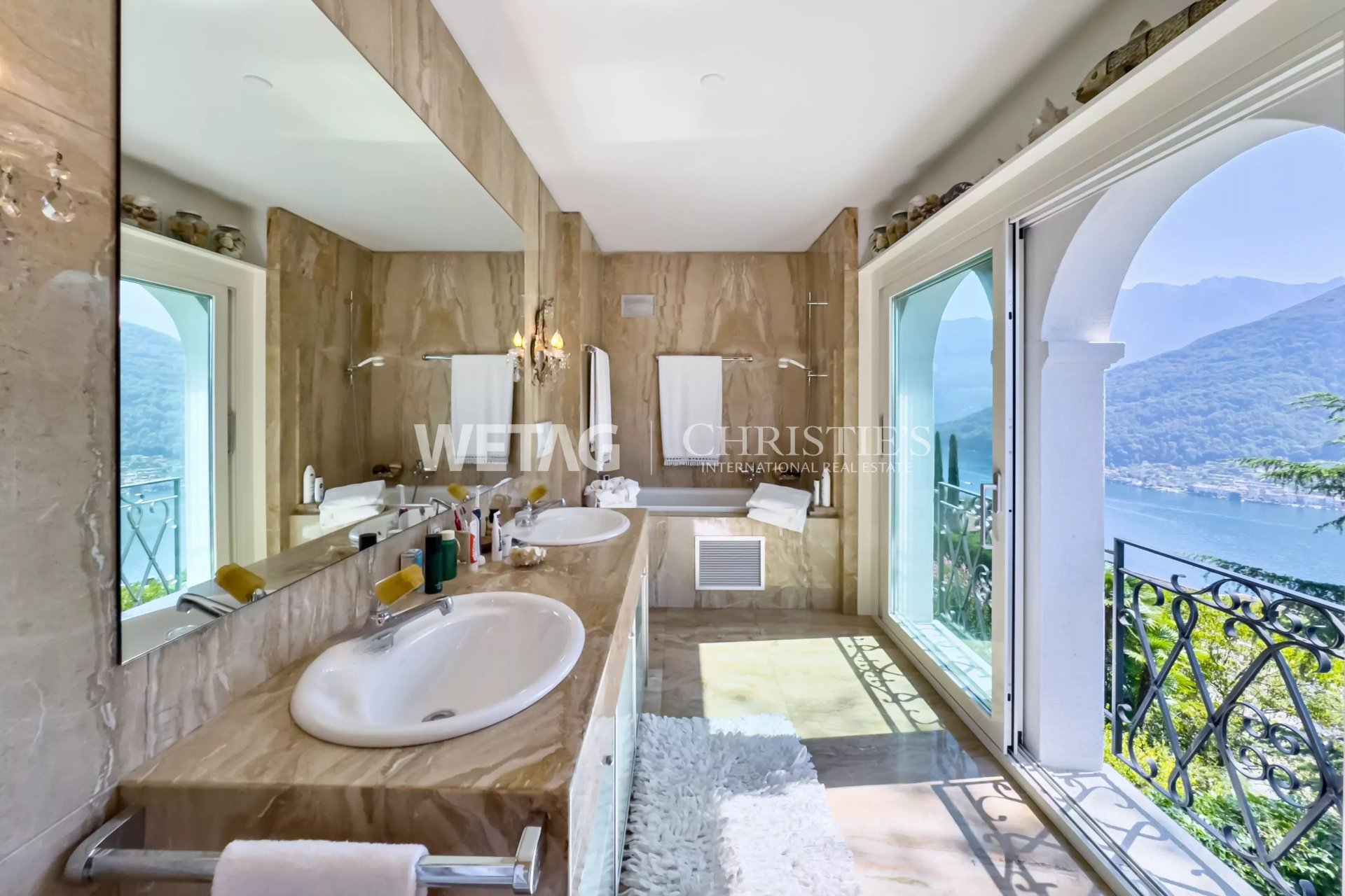 4 Bedroom Villa/Townhouse's Image 5