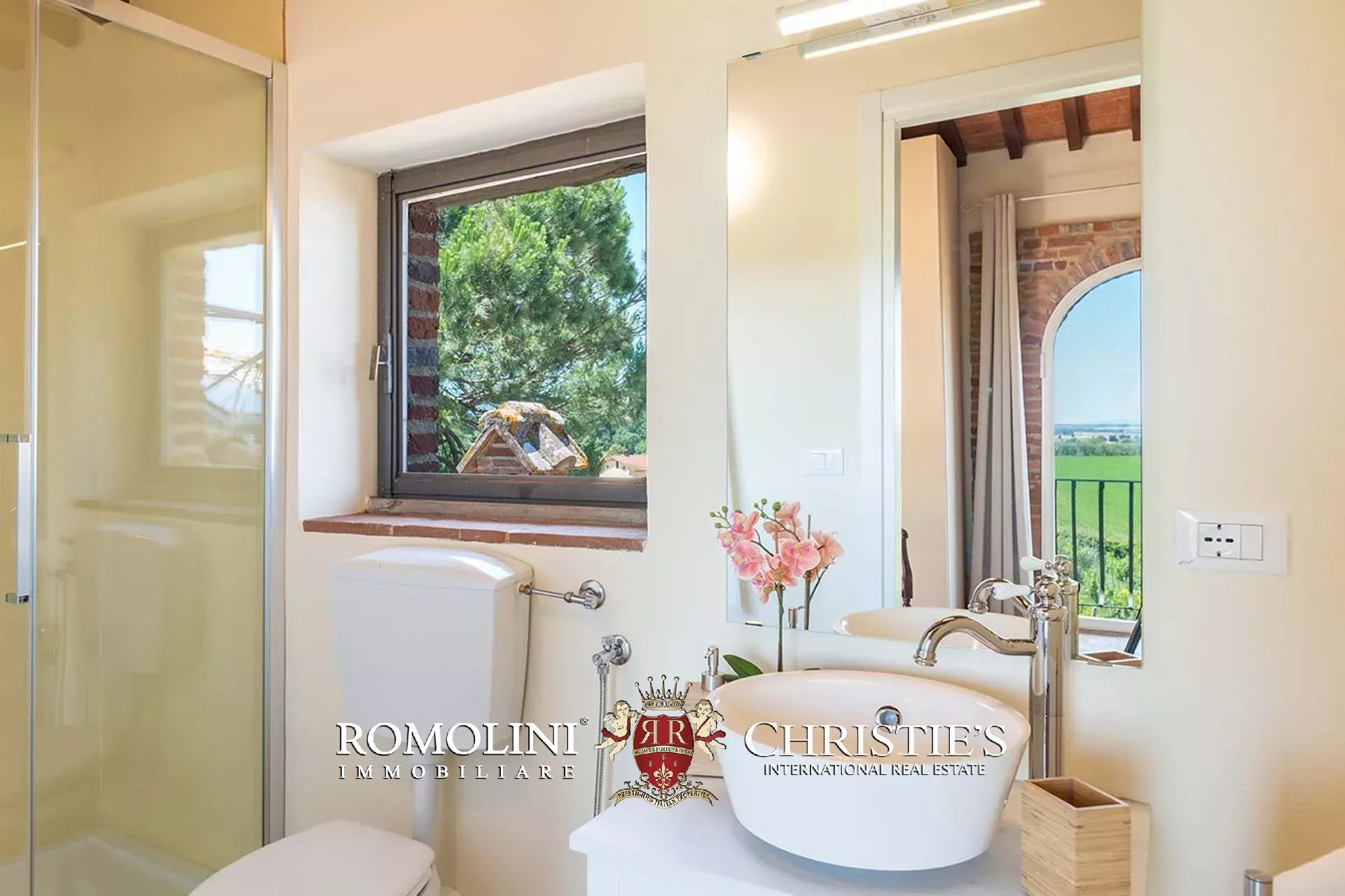 6 Bedroom Villa/Townhouse's Image 47
