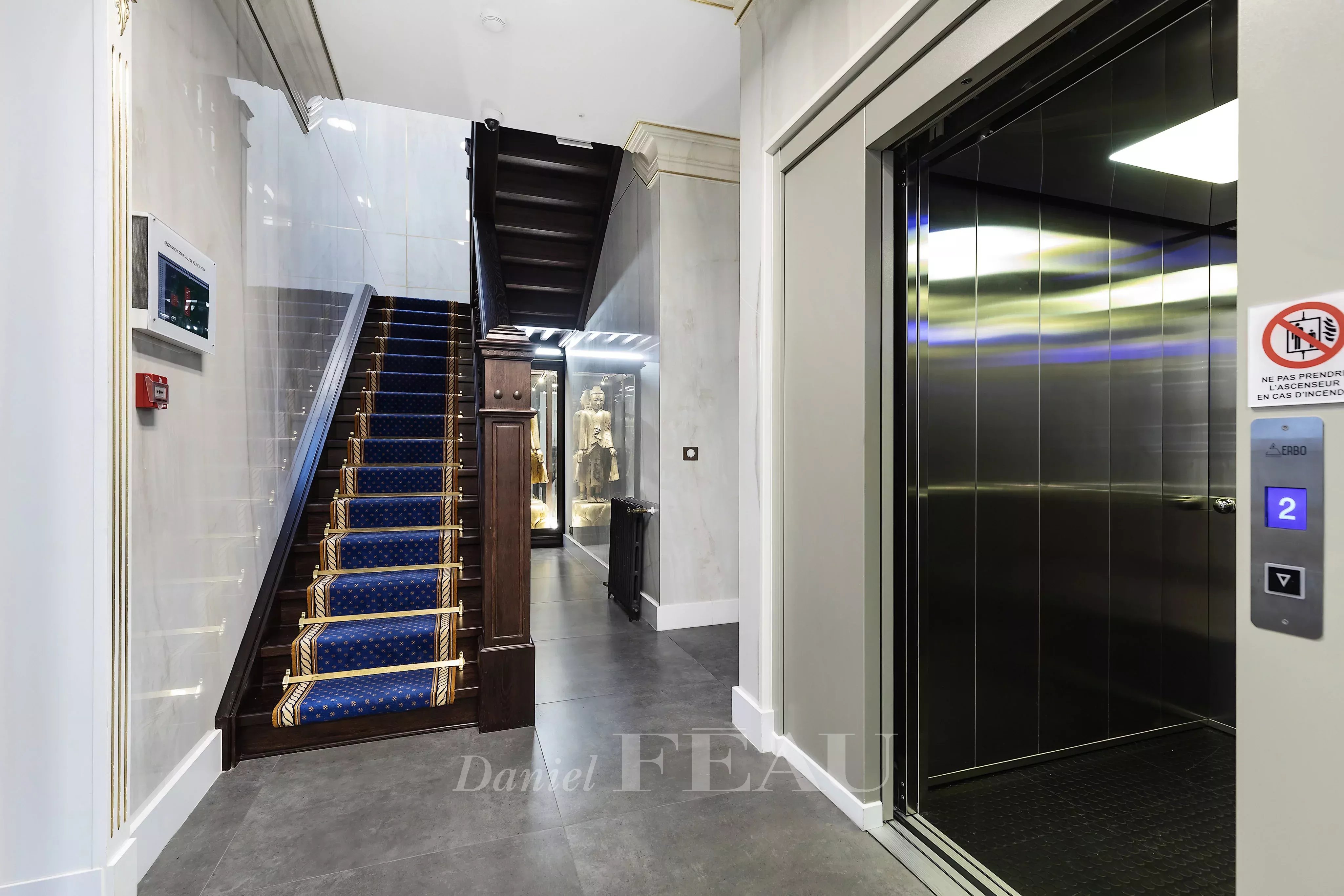 Sale Mansion Paris 8th