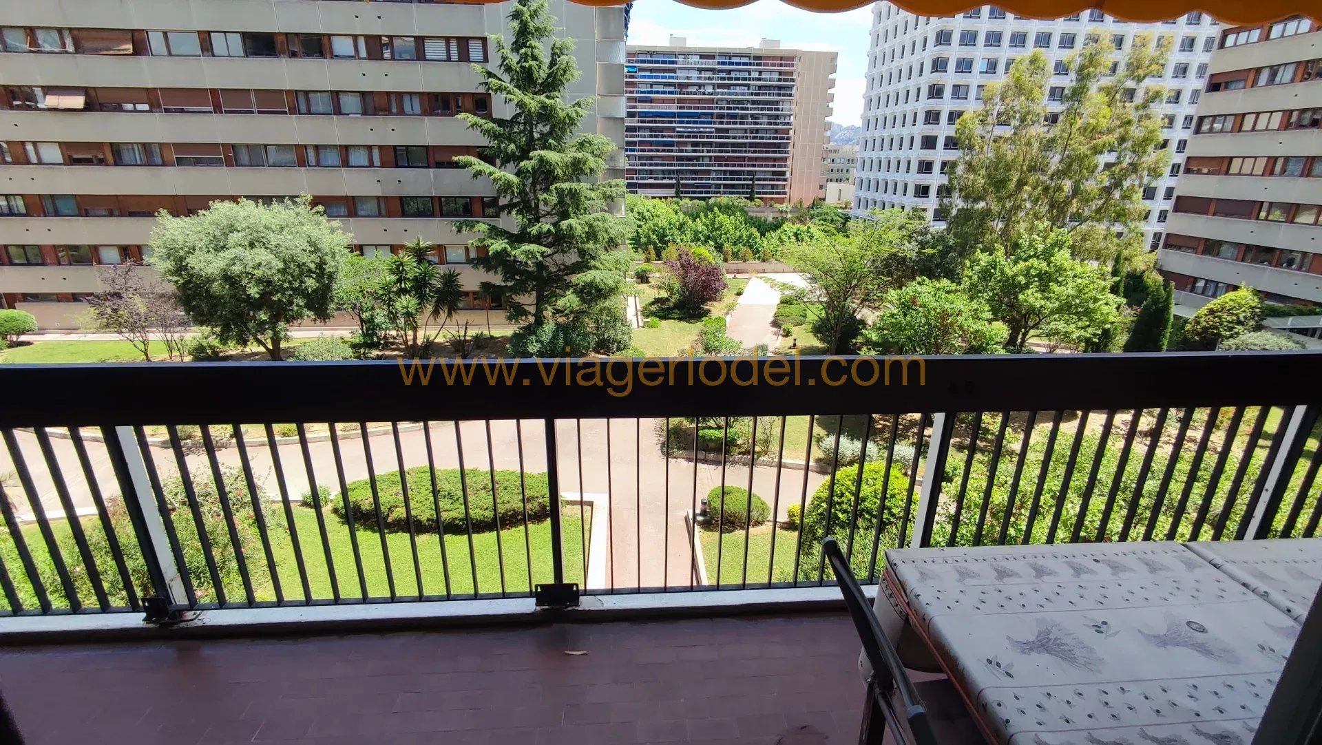 Ref.: 10 111 - MARSEILLE (13006) - TERM SALE - OCCUPIED 3-room apartment