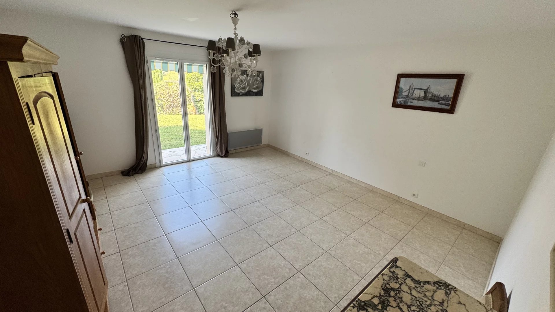 VILLA PISCINE GROS POTENTIEL