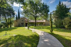 A charming, fully renovated estate in the heart of the countryside — photo 2 of 7