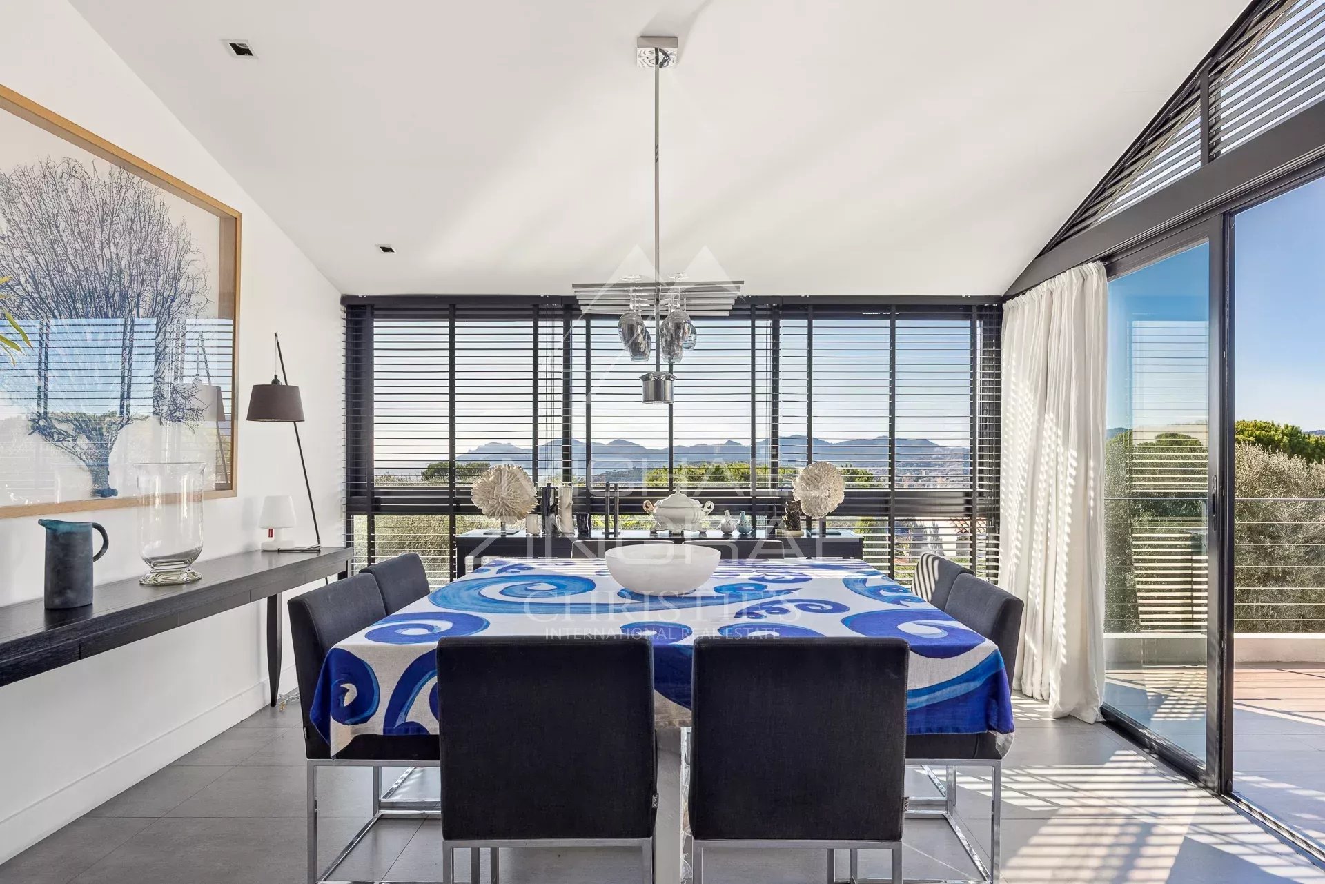 6 Bedroom Villa/Townhouse's Image 3