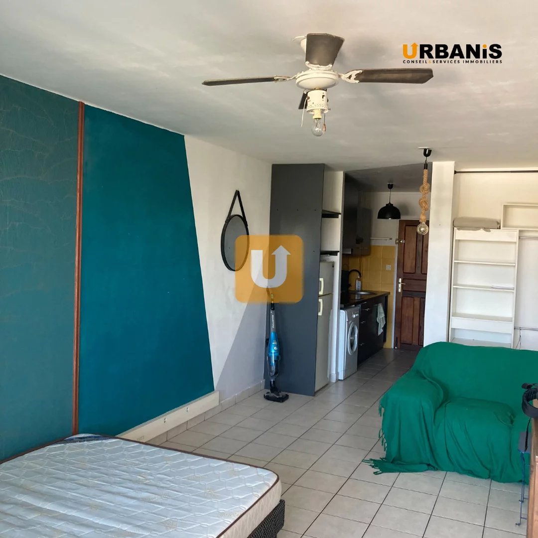 STUDIO MEUBLE AU COEUR DE ST-GILLES LES BAINS