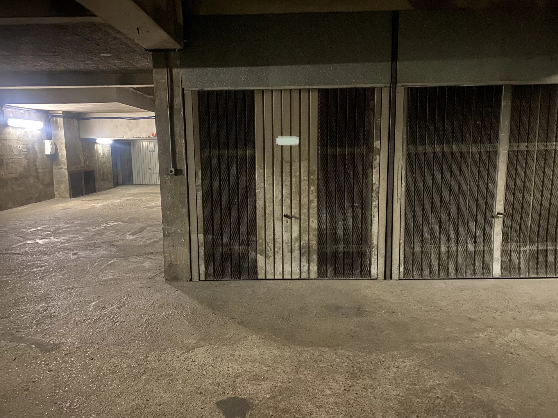 Box automobile Paris 12