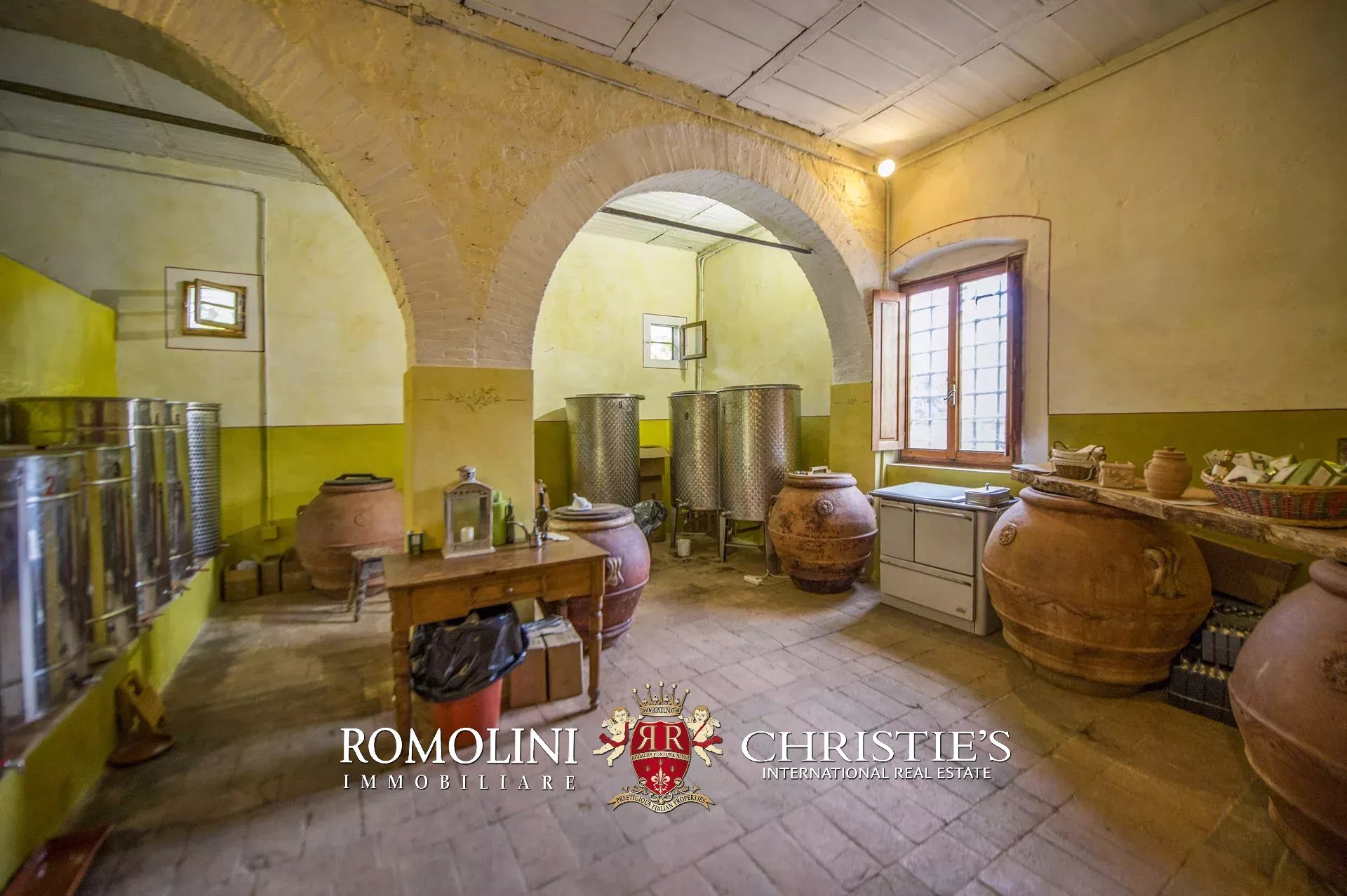 17 Bedroom Vineyard's Image 50