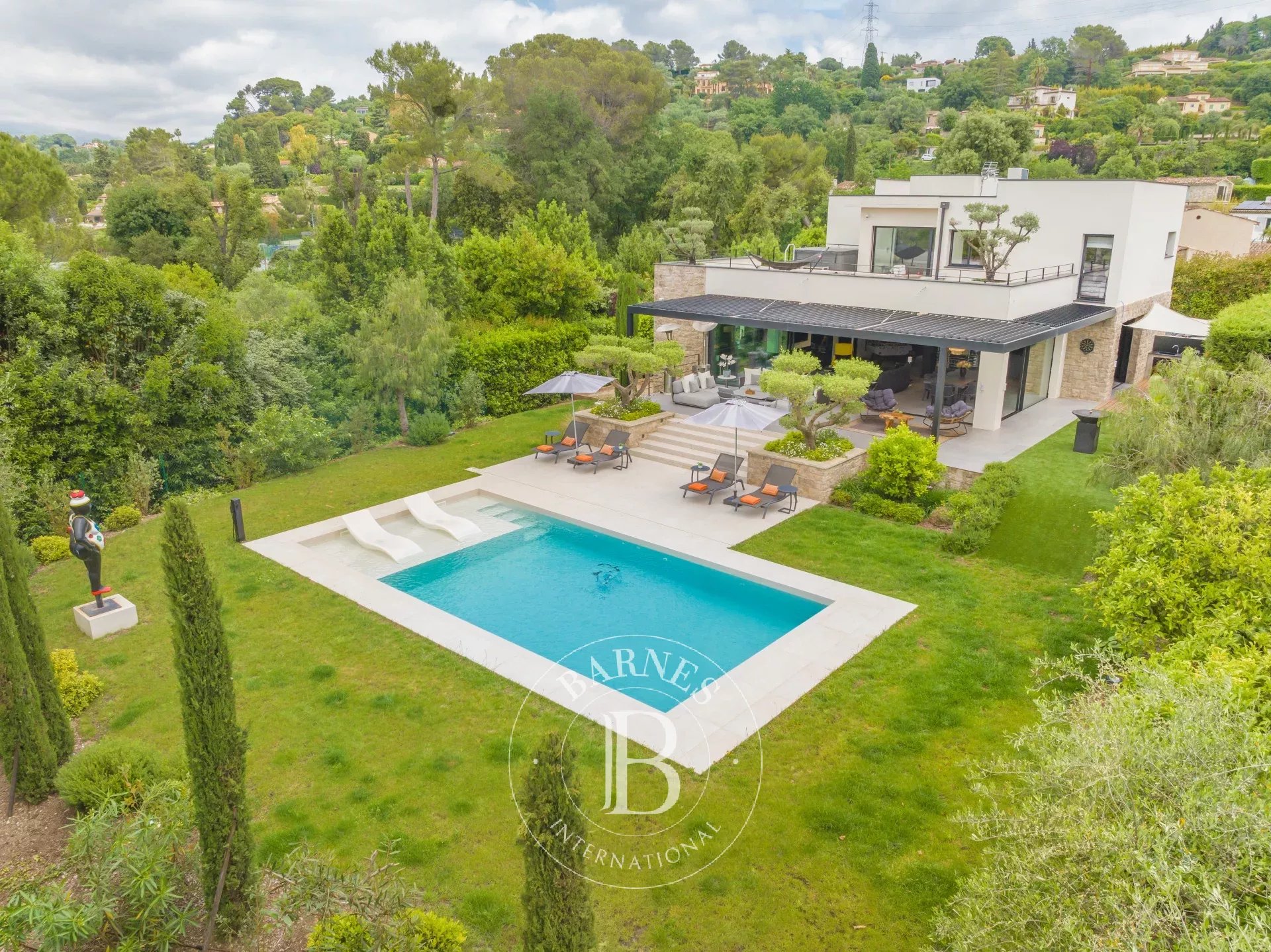 Mougins, superb modern villa, just like new - picture 17