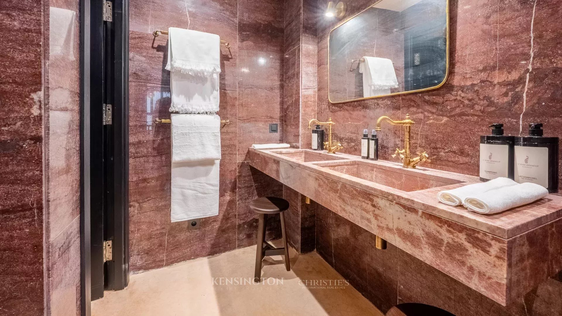 10 Bedroom Villa/Townhouse's Image 16