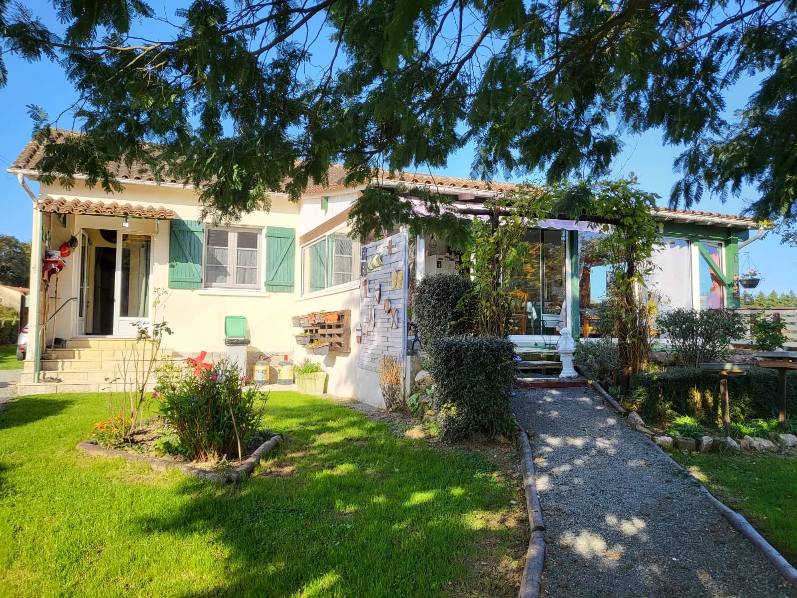 Lovely house with large garden