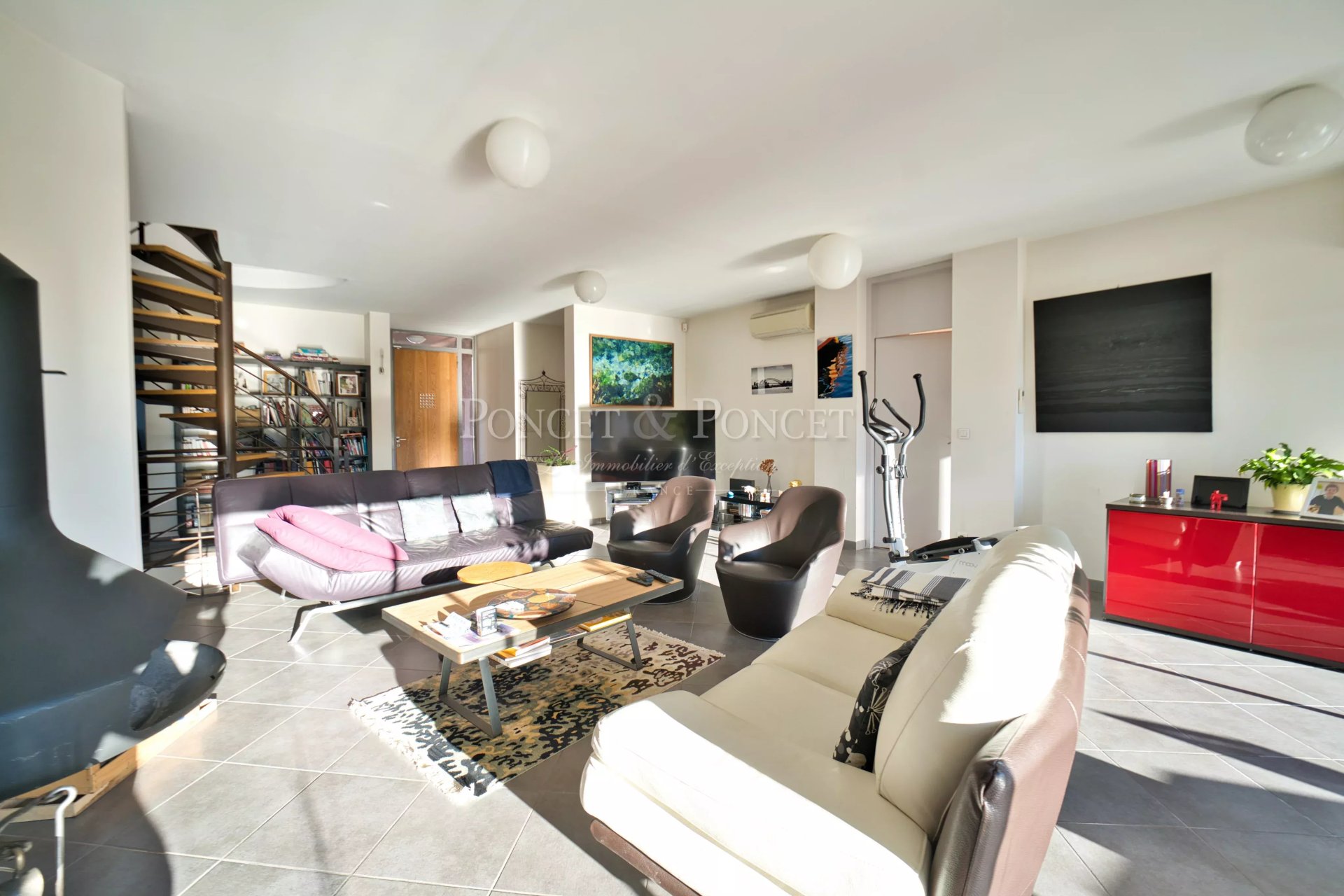 5 Bedroom Villa/Townhouse's Image 7