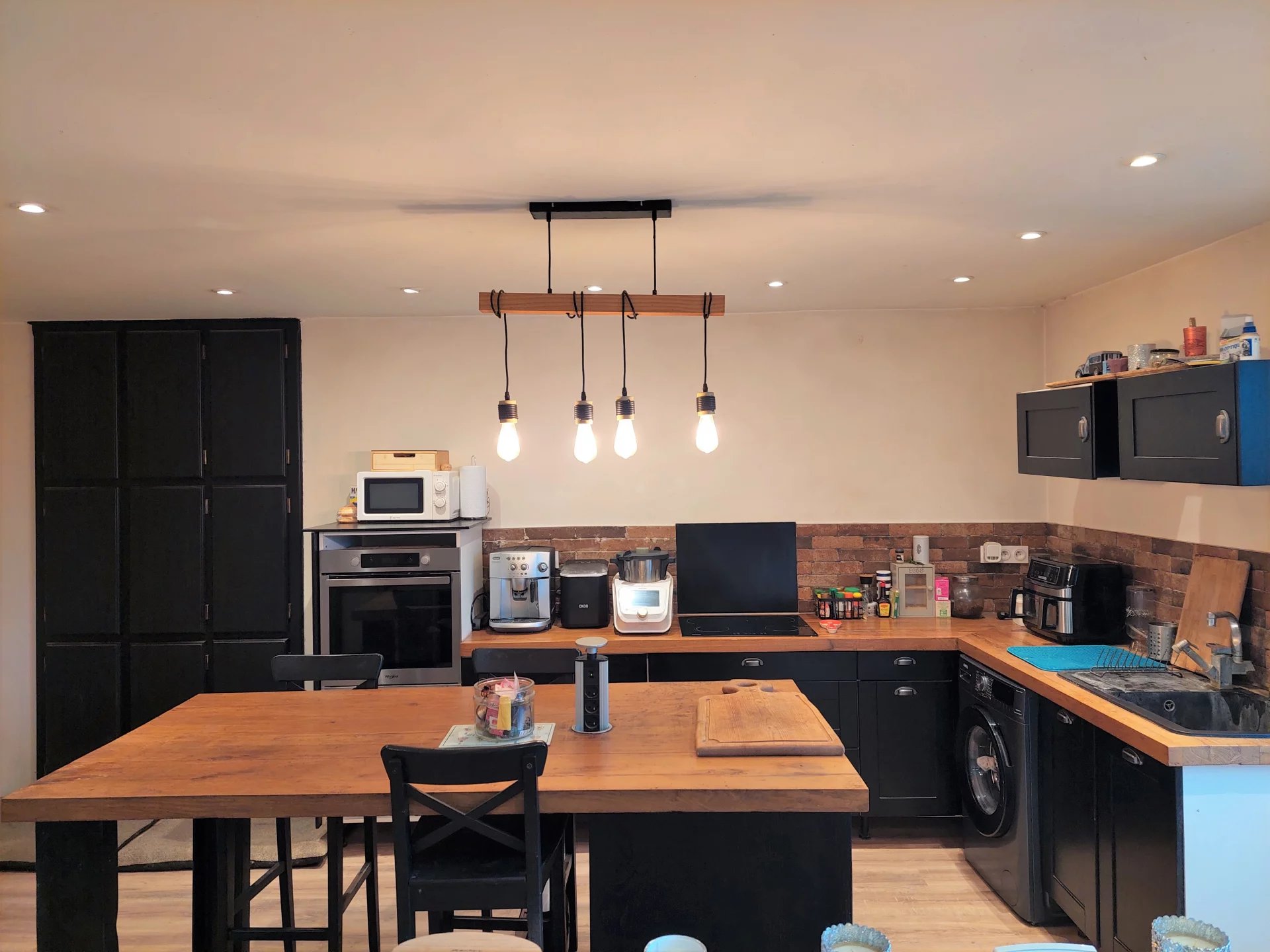 Maison et granges sur 2270 m² de terrain