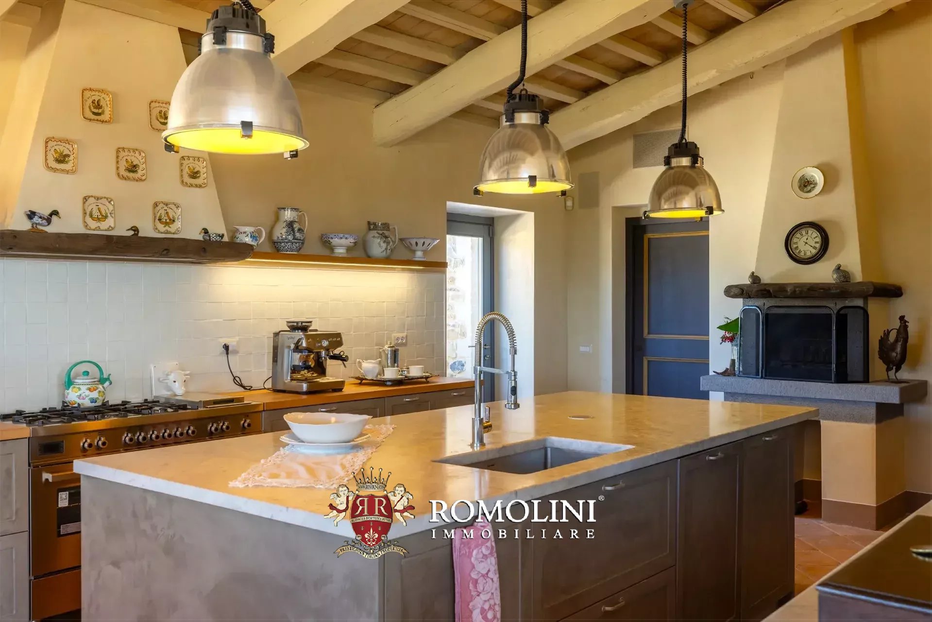 6 Bedroom Villa/Townhouse's Image 78