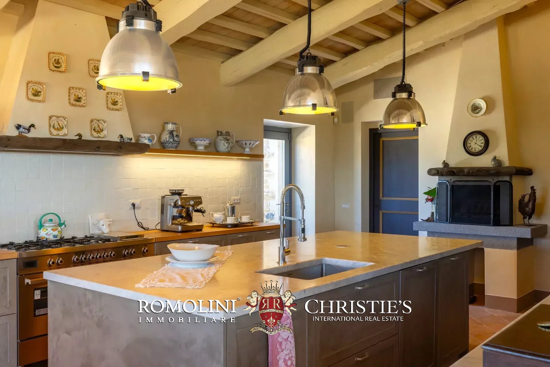 6 Bedroom Villa/Townhouse's Image 78