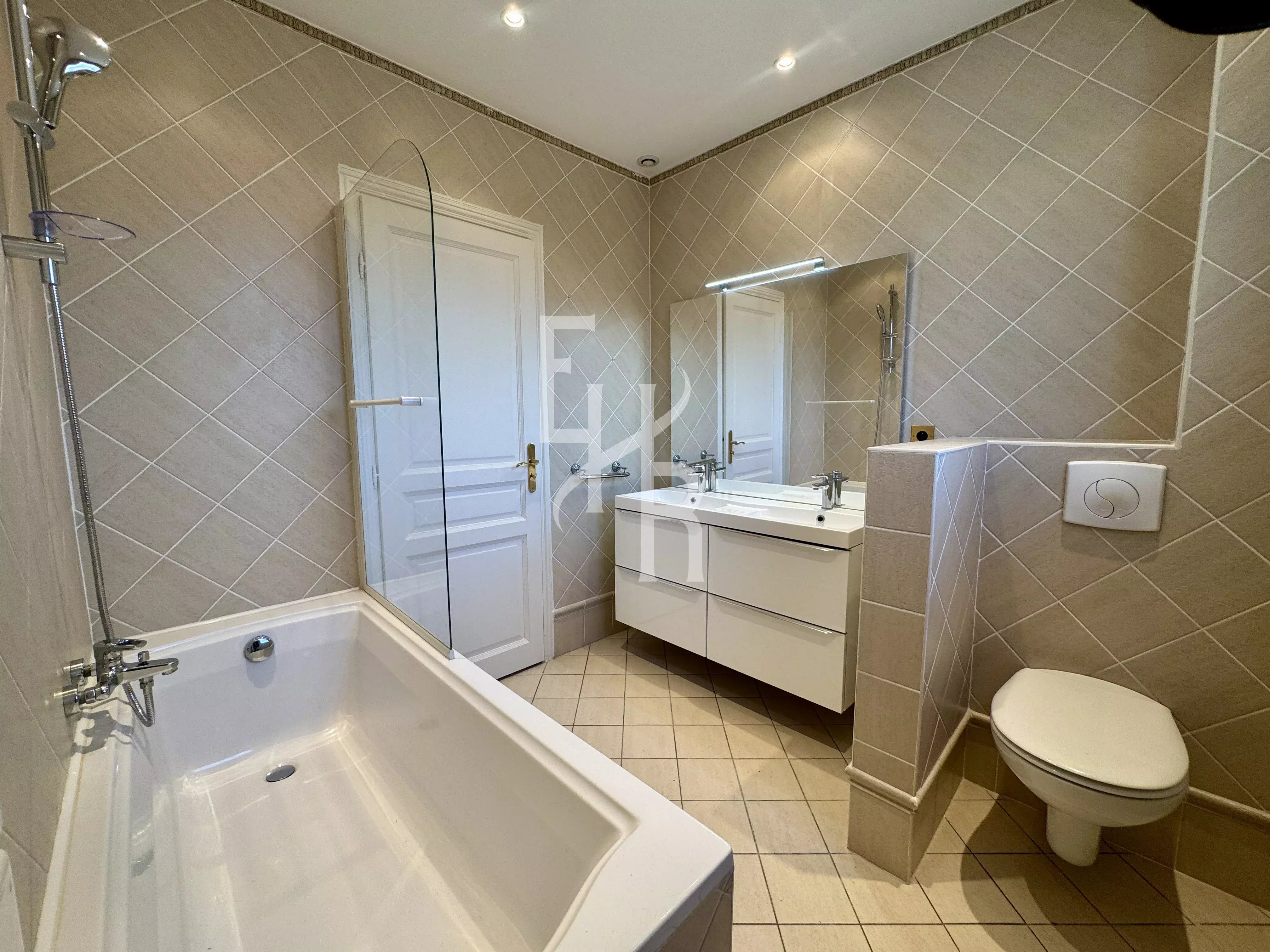Demeure d’exception au cœur d’un domaine privé à Mougins