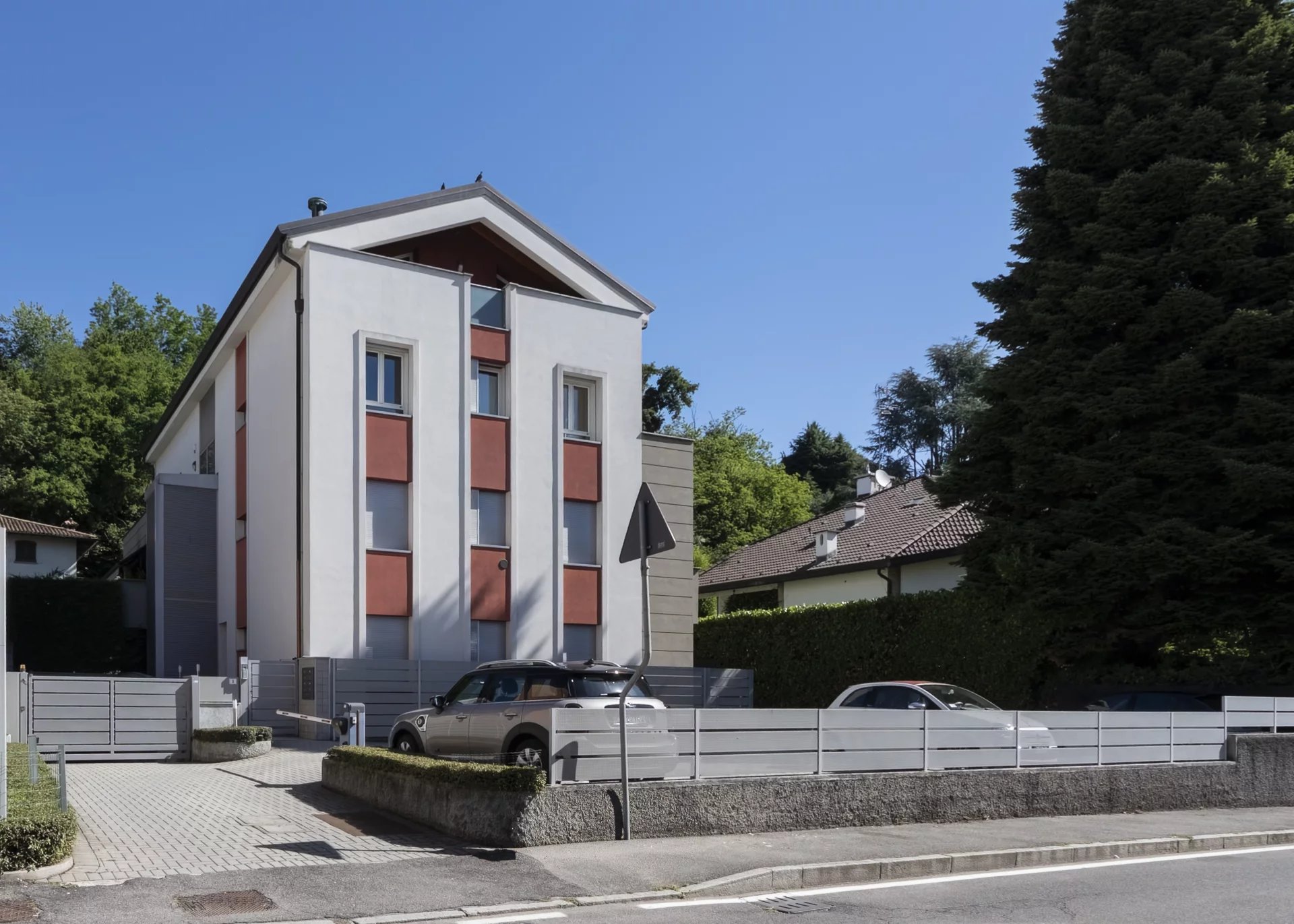 TRILOCALE CON GIARDINO PRIVATO SU TRE LATI IN CLASSE A1