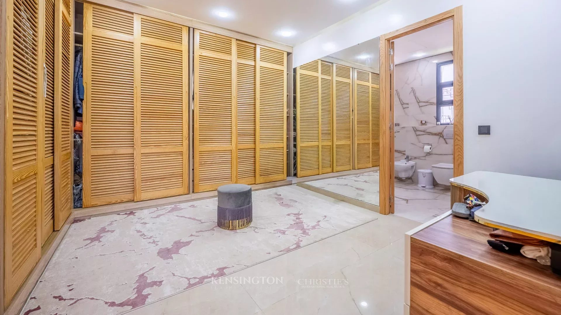 6 Bedroom Villa/Townhouse's Image 20
