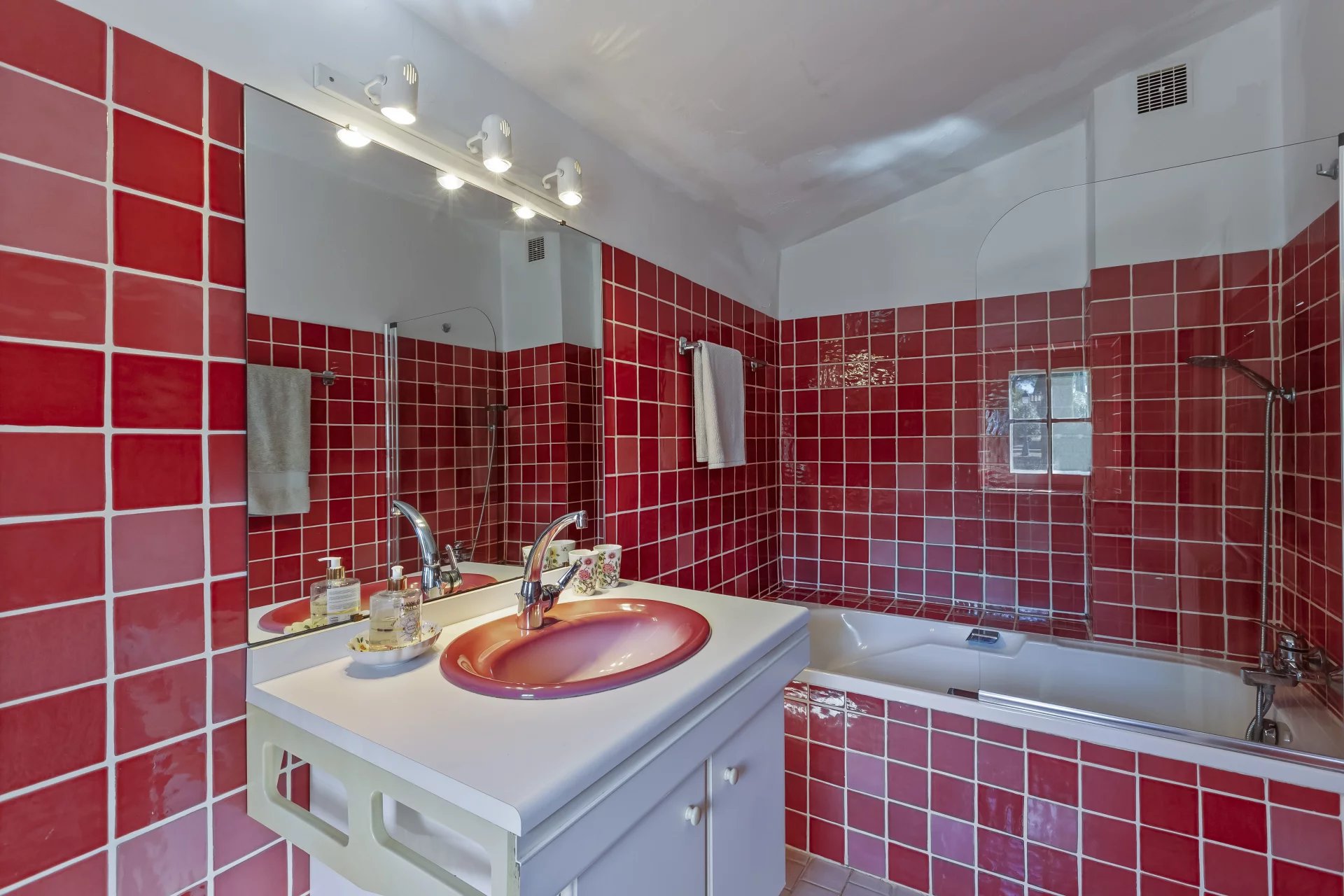 Beautiful house with swimming pool and large grounds - Grasse St Jacques Beautiful house with swimming pool and large grounds - Grasse St Jacques