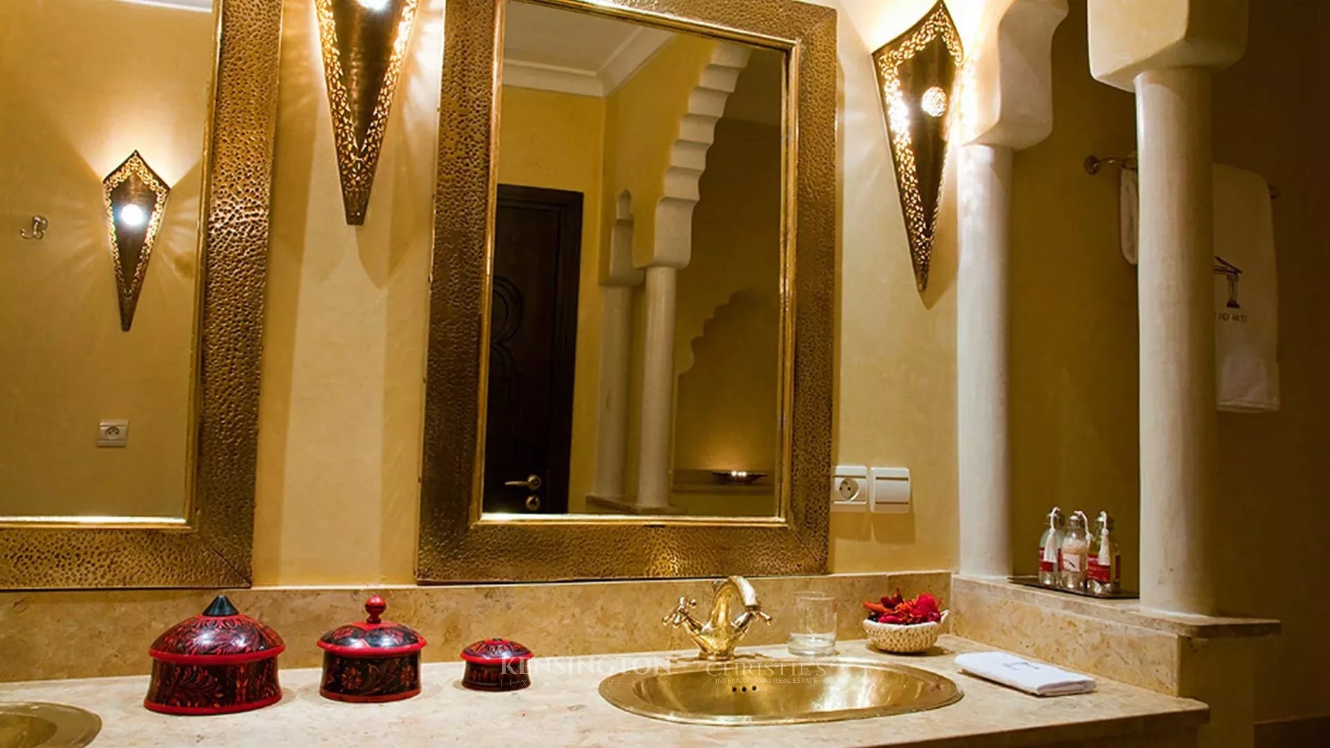 7 Bedroom Villa/Townhouse's Image 29