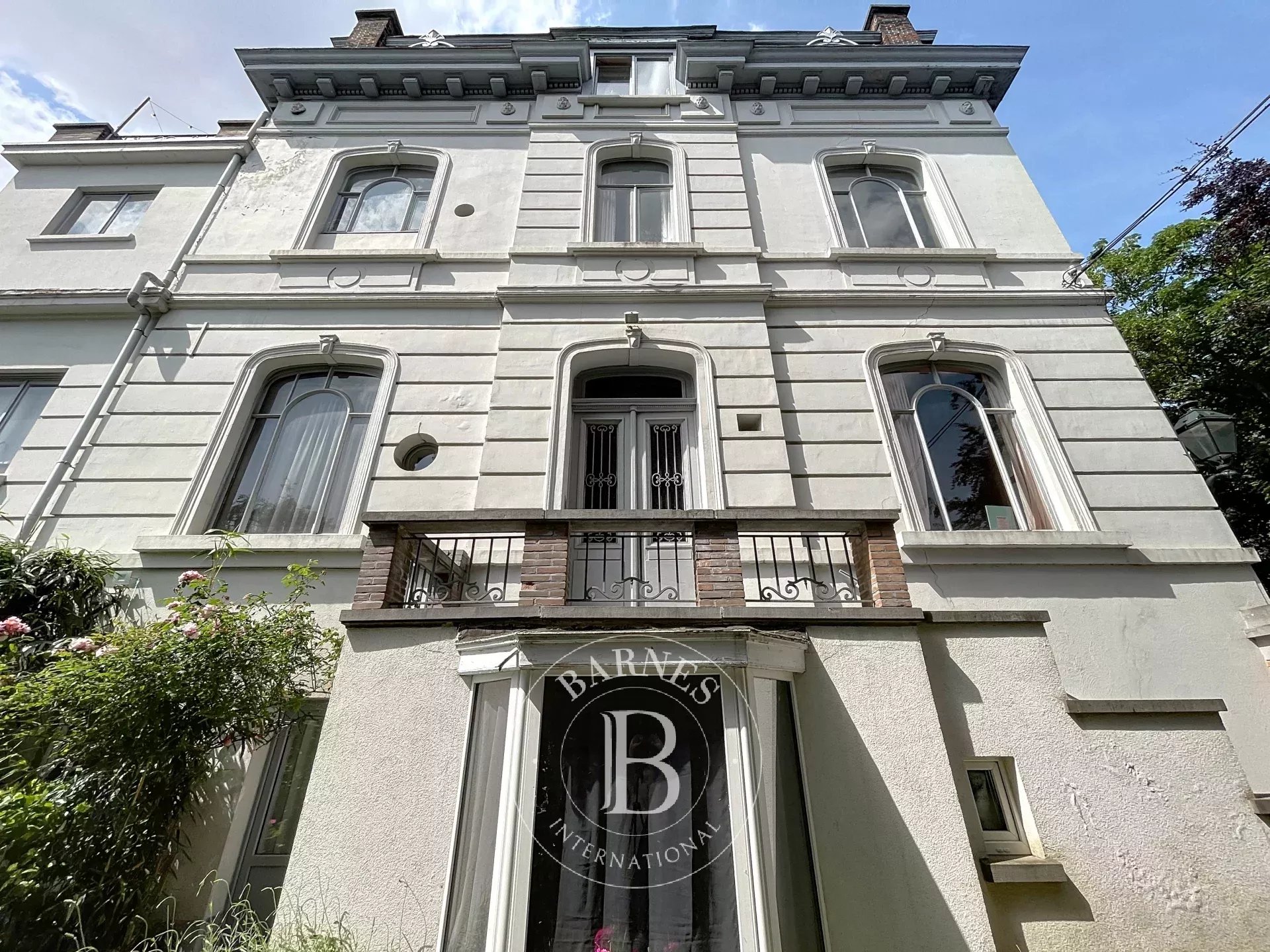 Uccle - Building 3 facades to renovate- 4 Apartments- 3 Garages- Sumptuous garden