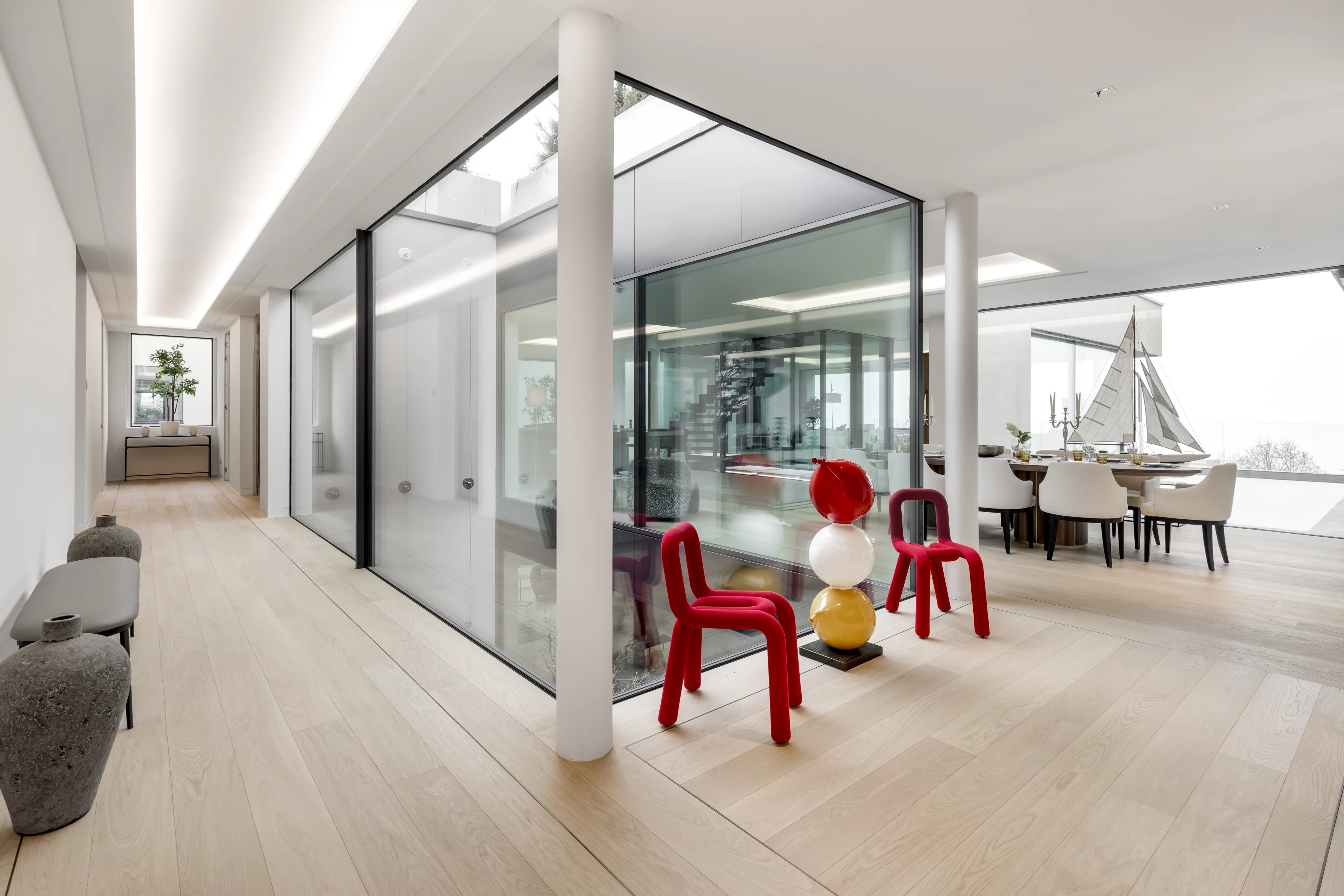 Neue zeitgenössische Villa mit Blick auf den Genfersee