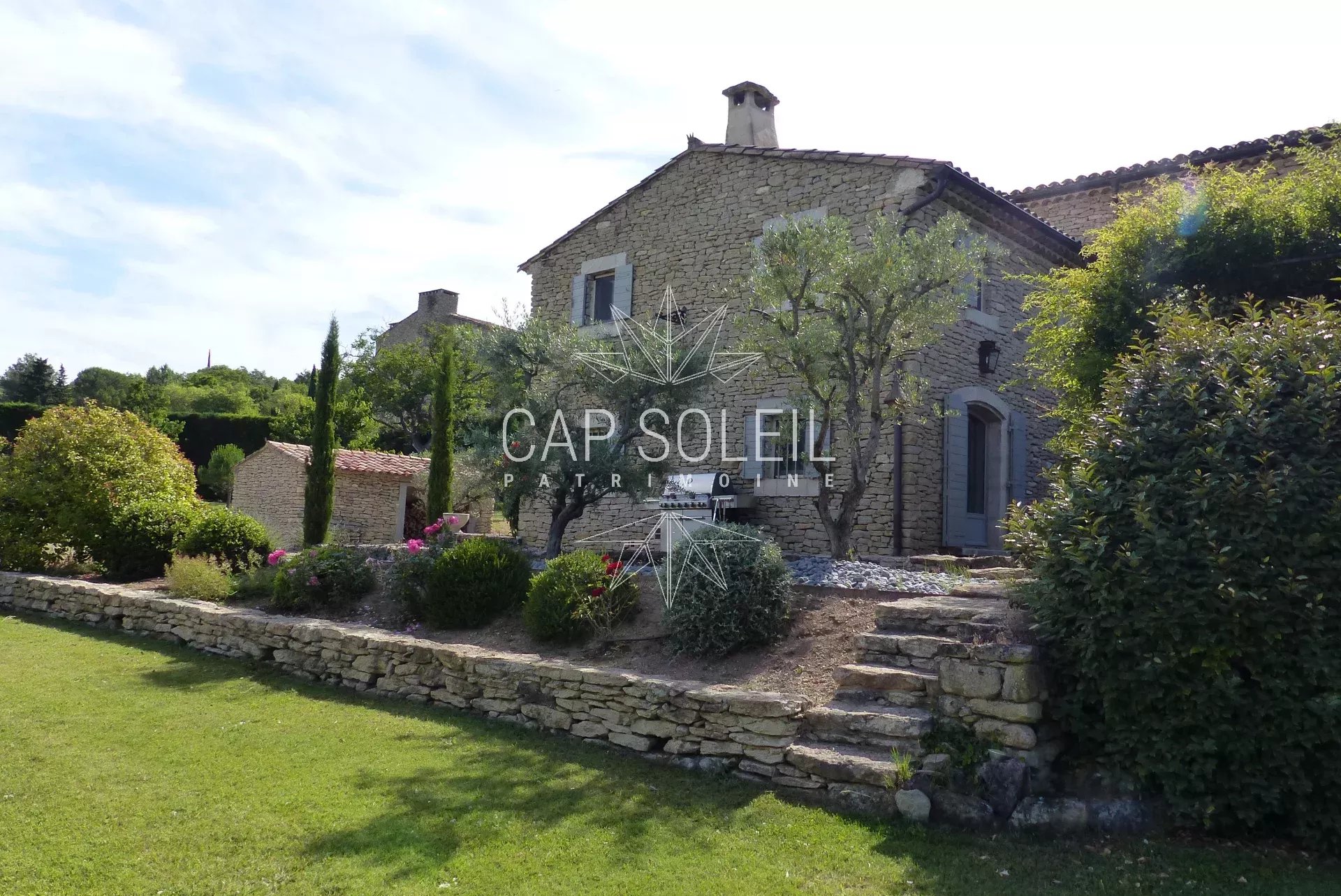 PROPRIETE EN PIERRE - GORDES