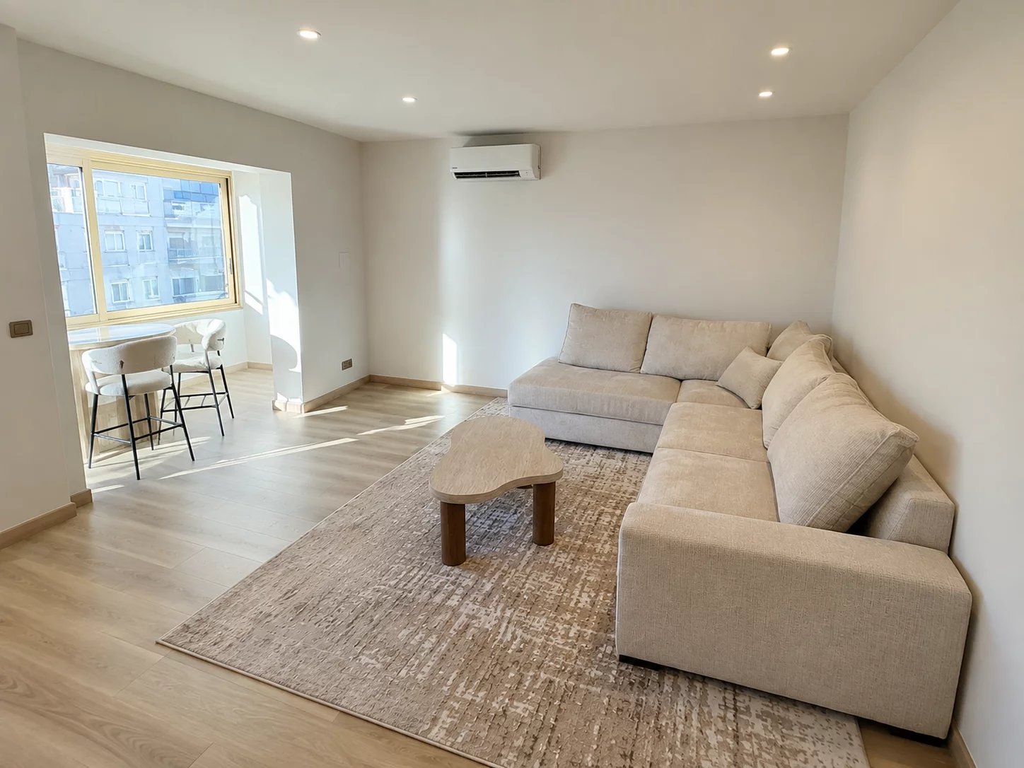 Cannes Carnot, beau 3 p rénové avec cave