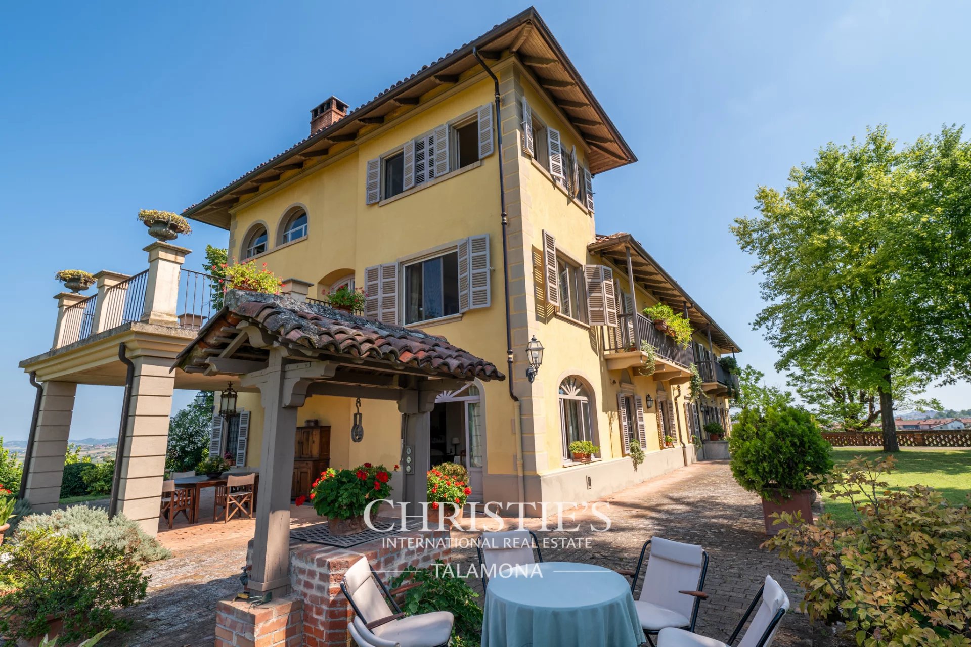 10 Bedroom Villa/Townhouse's Image 20