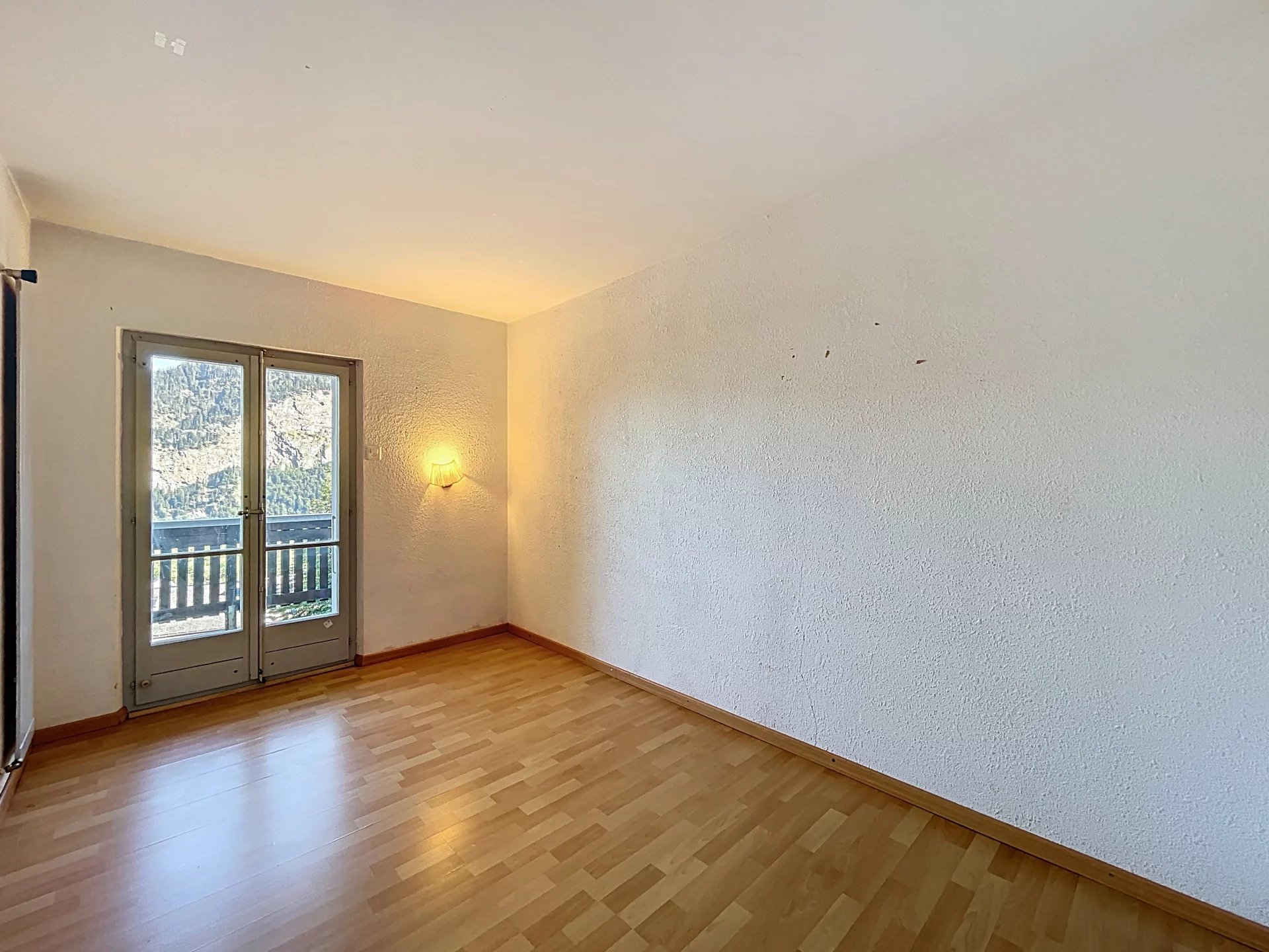 Maison dans un écrin de verdure