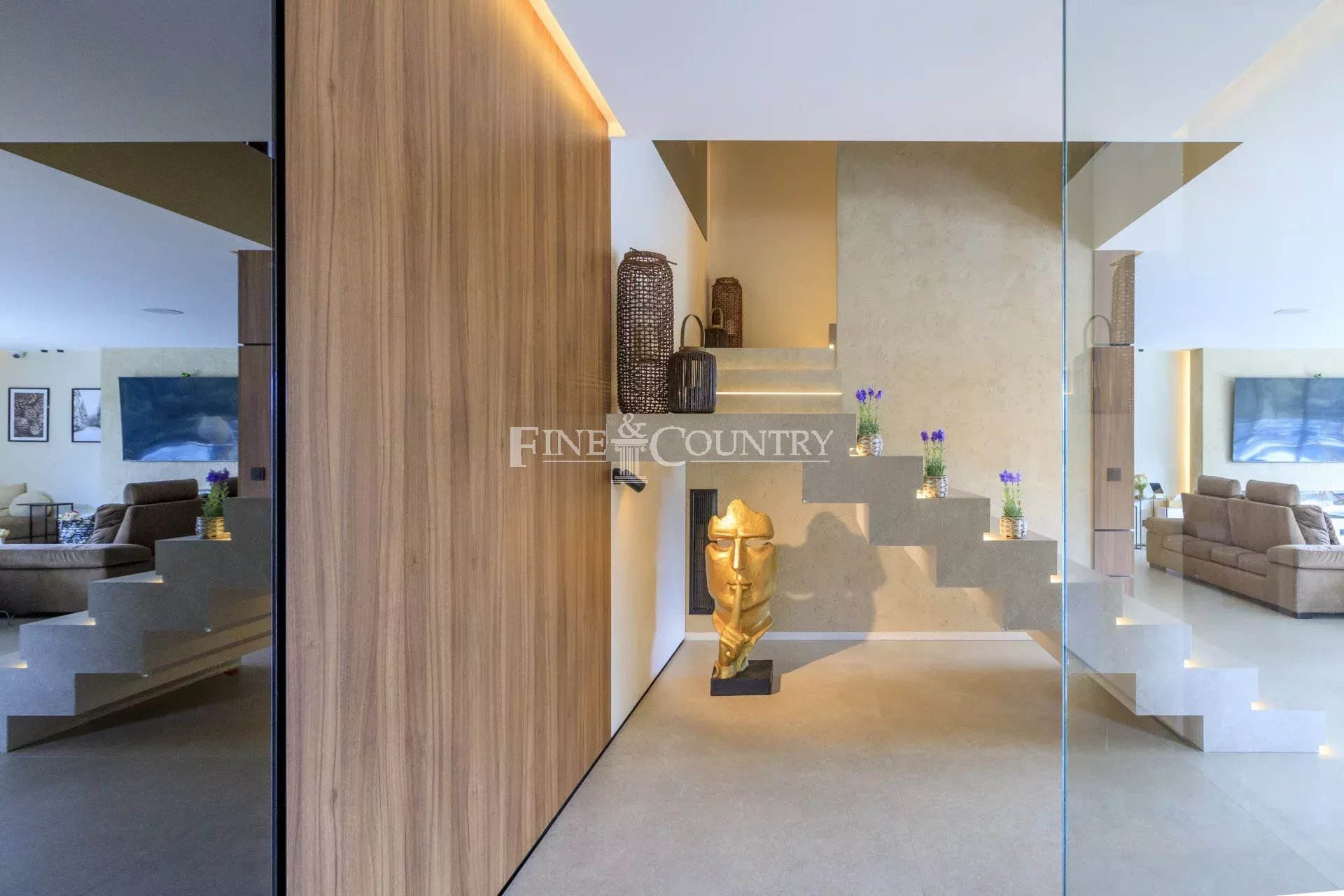 Photo of Villa for Sale in Mandelieu with Panoramic View