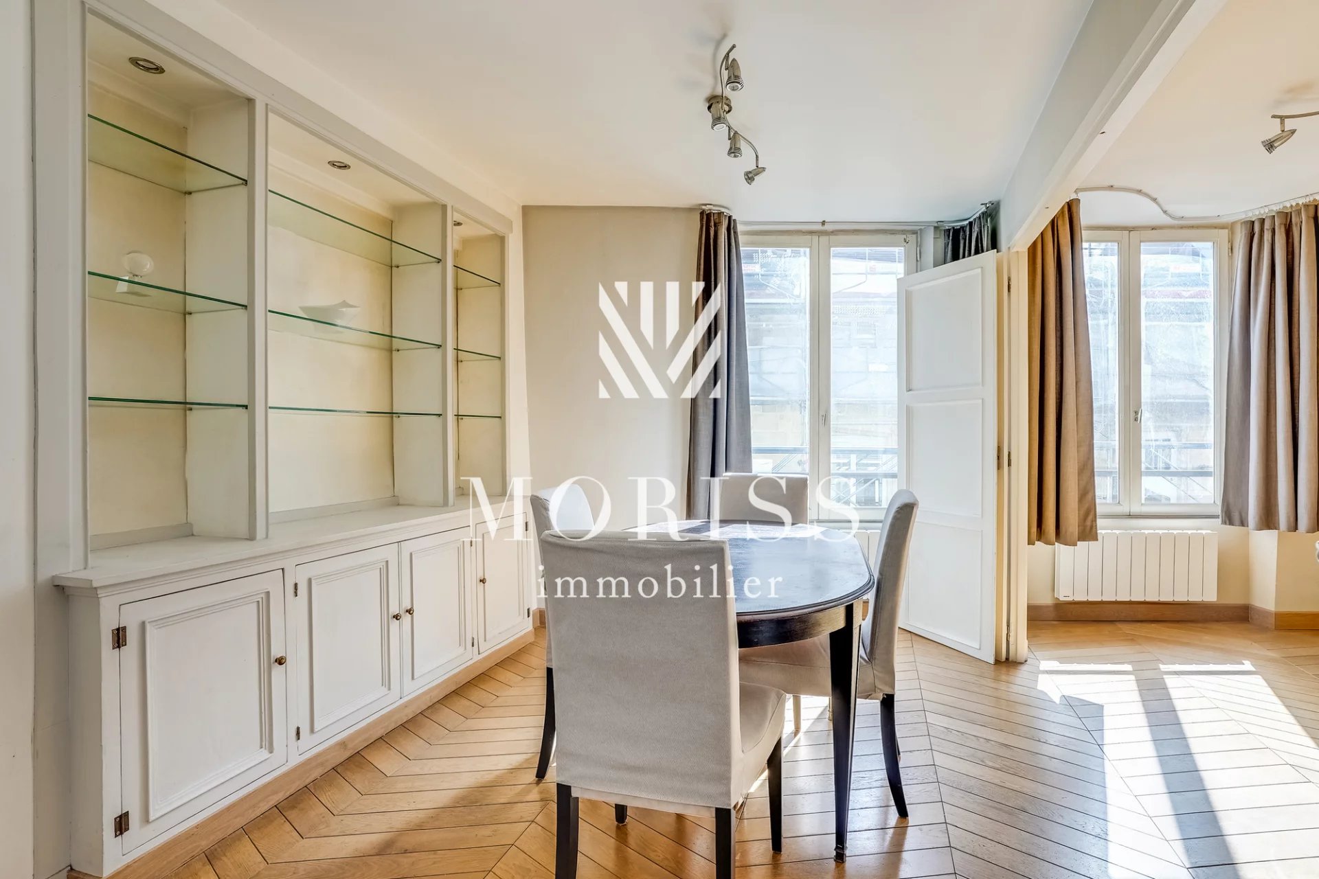 Bright 2/3-Bedroom Apartment in Palais-Royal, Paris 1er - Image Array