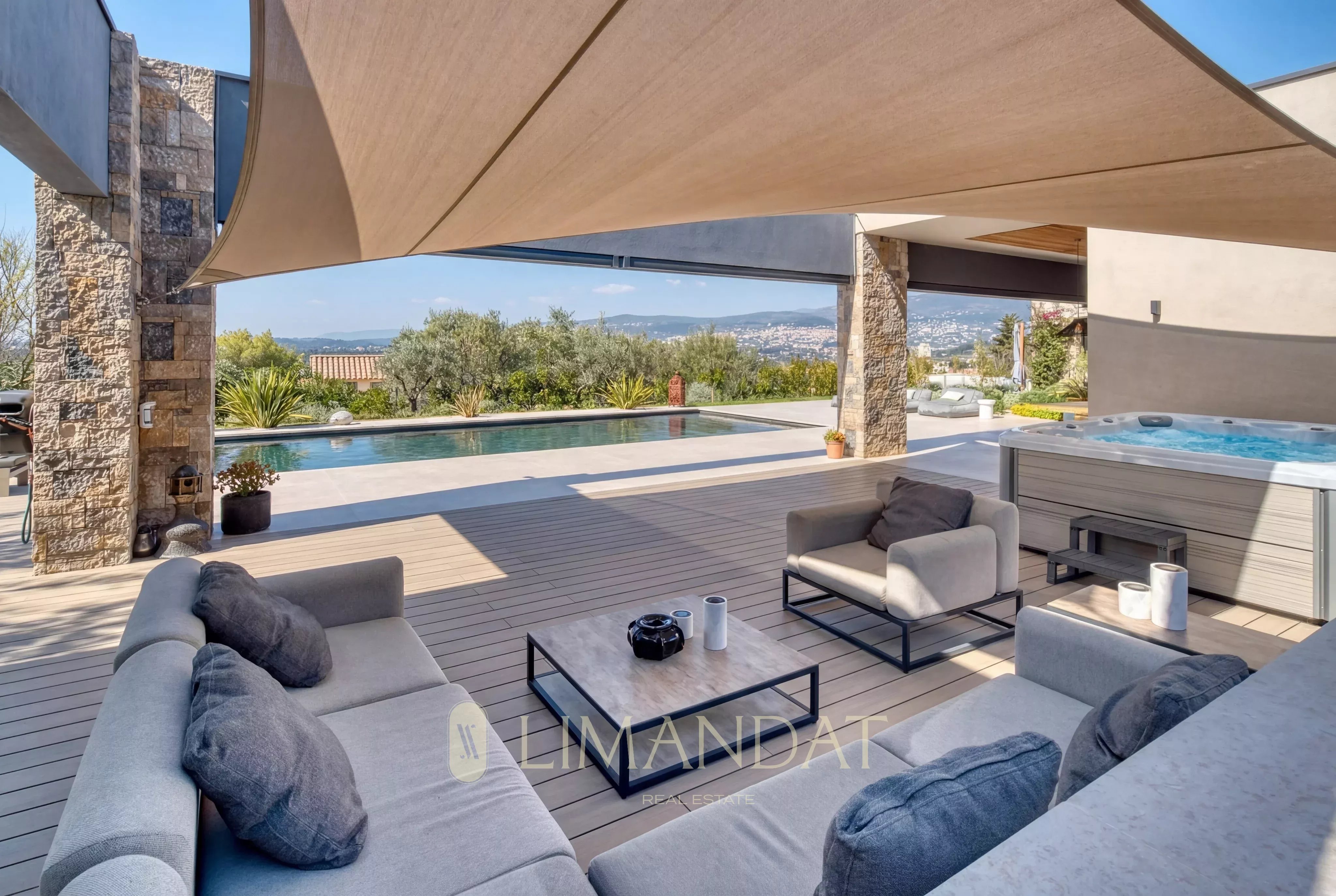 Near Cannes – Bali-Style Villa – 4 Bedrooms – Swimming Pool – Jacuzzi