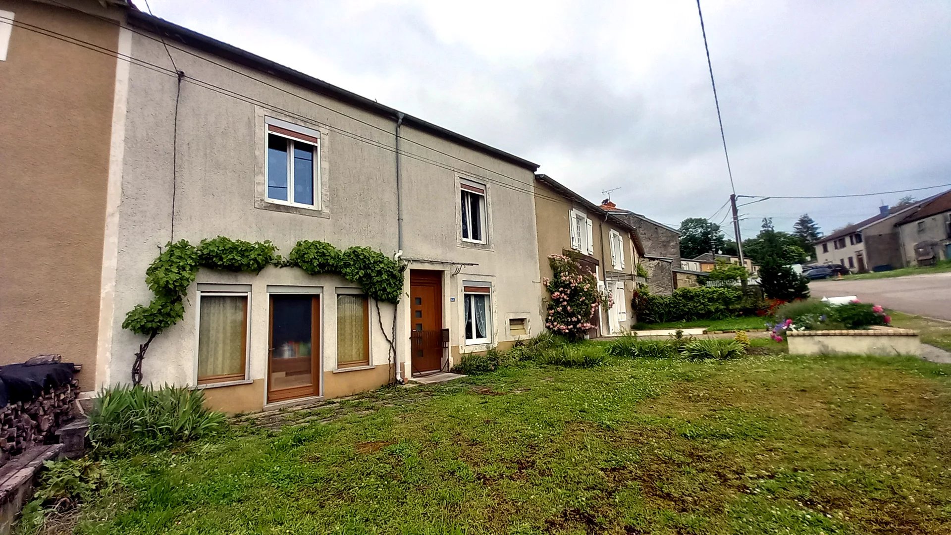 Two-bedroom house with garden for sale in Haute-Marne