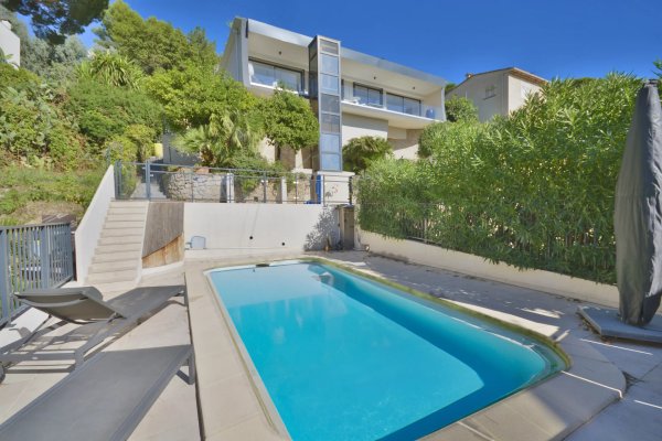 Cannes: absolute calm and close to amenities, villa with pool — photo 1