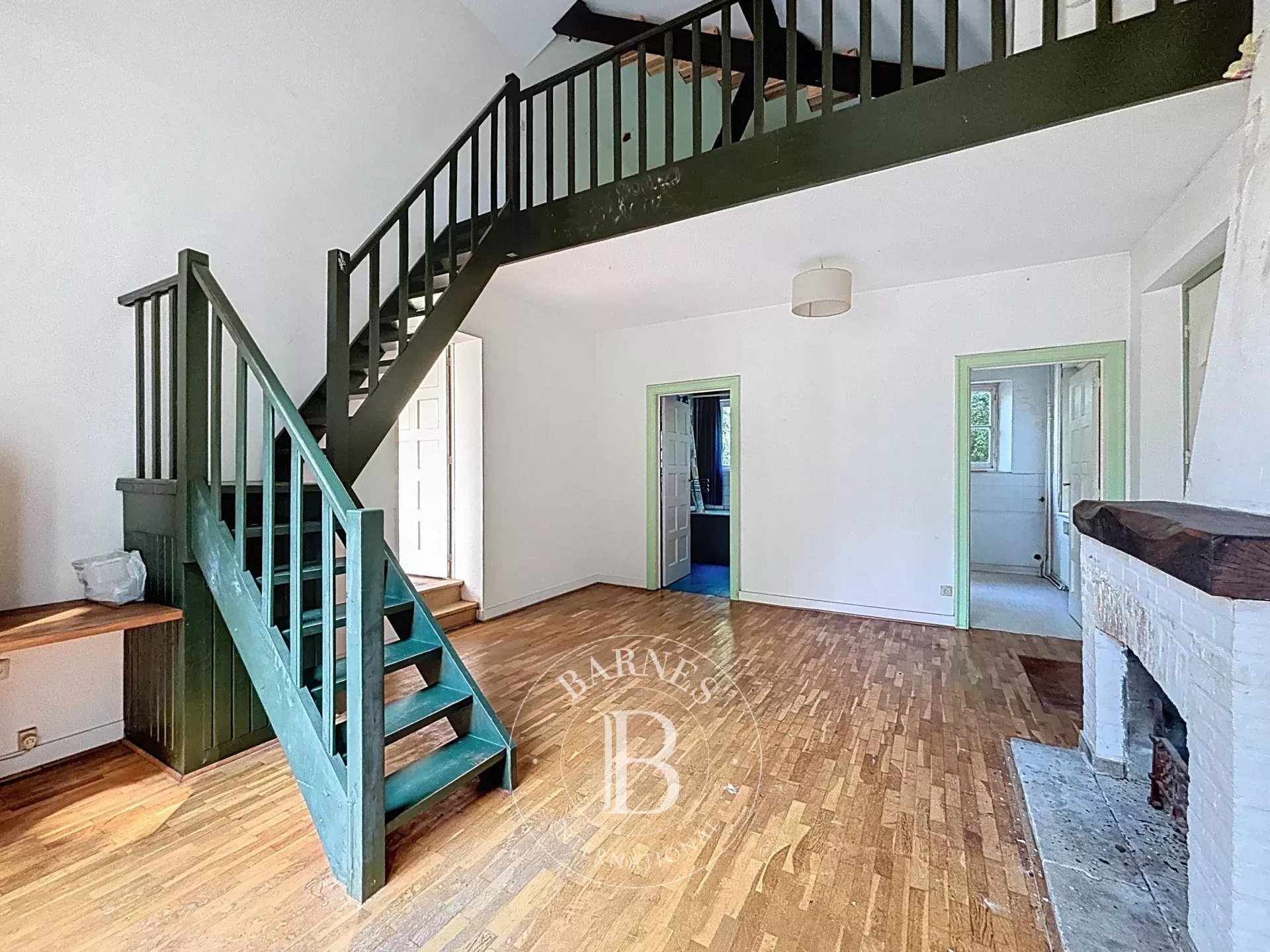 Uccle - House to renovate - Beautiful land of 55 ares