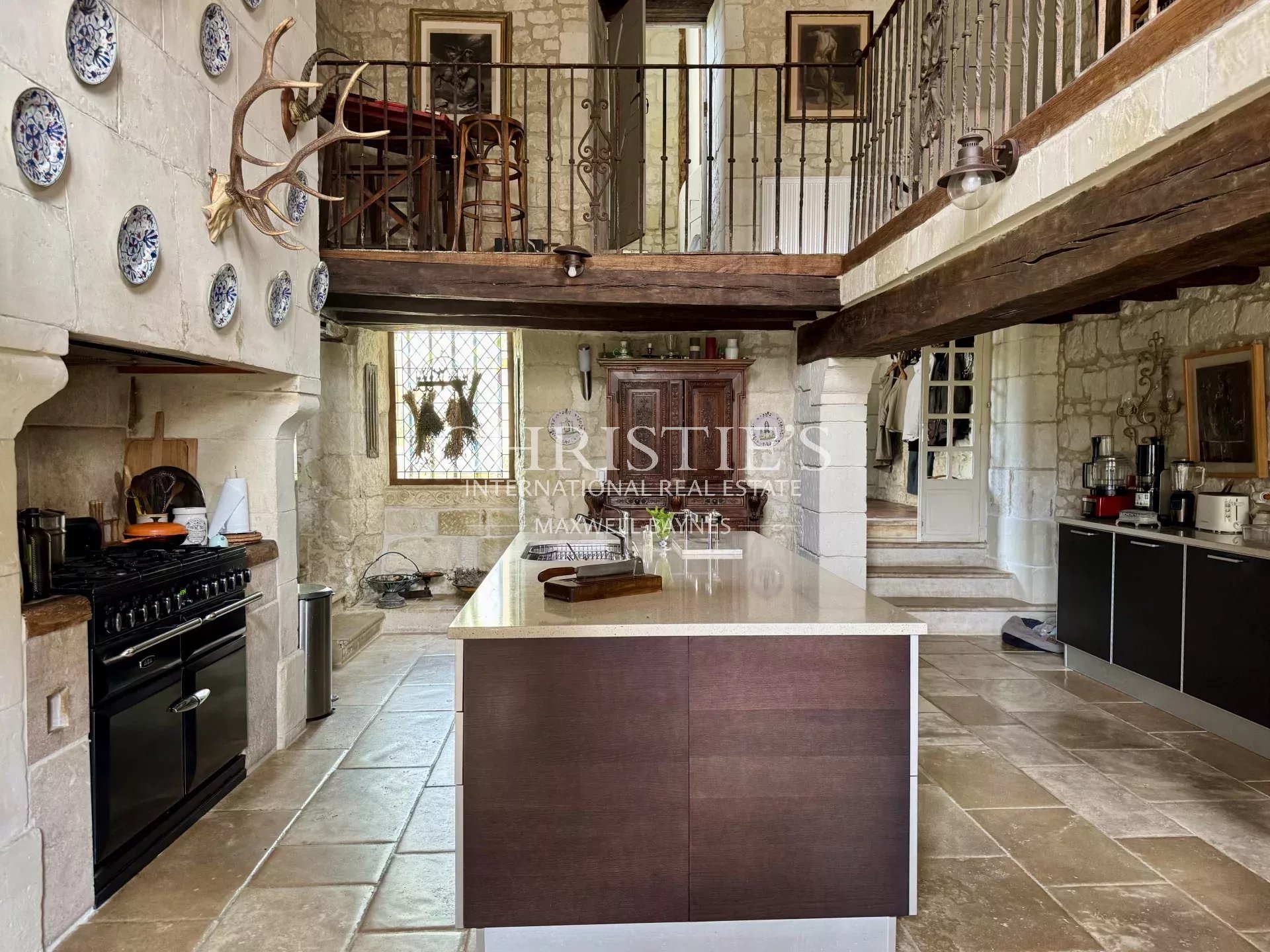 6 Bedroom Villa/Townhouse's Image 5
