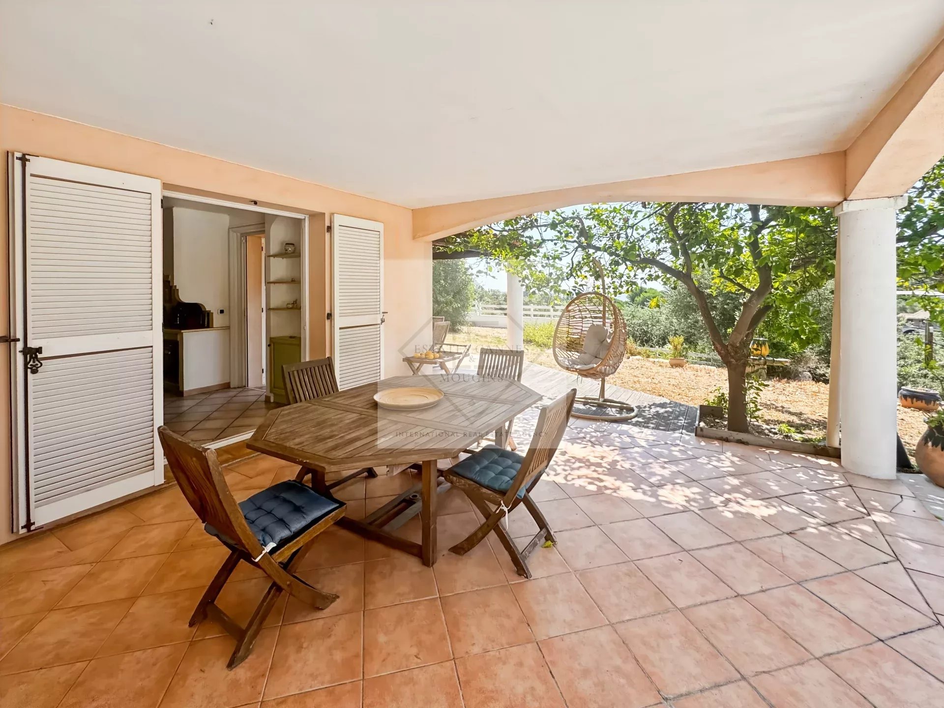 À VENDRE – VILLA DE CHARME VUE MER À ANTIBES, CALME ABSOLU — photo 5