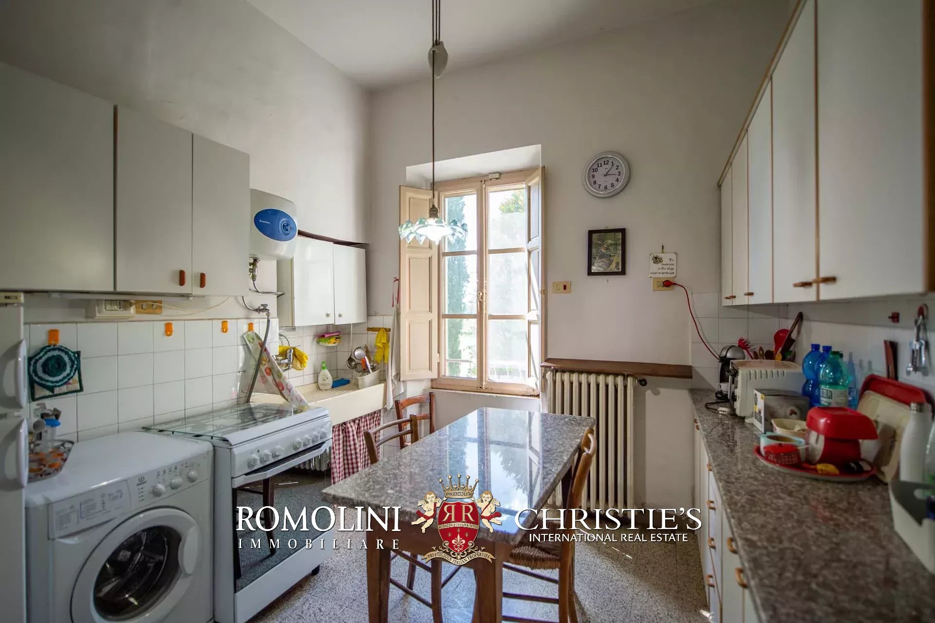 6 Bedroom Villa/Townhouse's Image 36