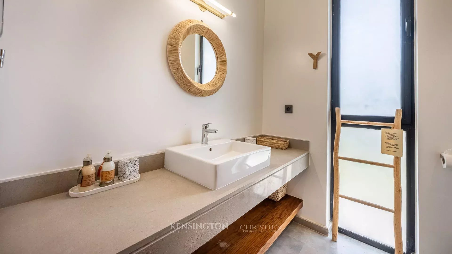6 Bedroom Villa/Townhouse's Image 17