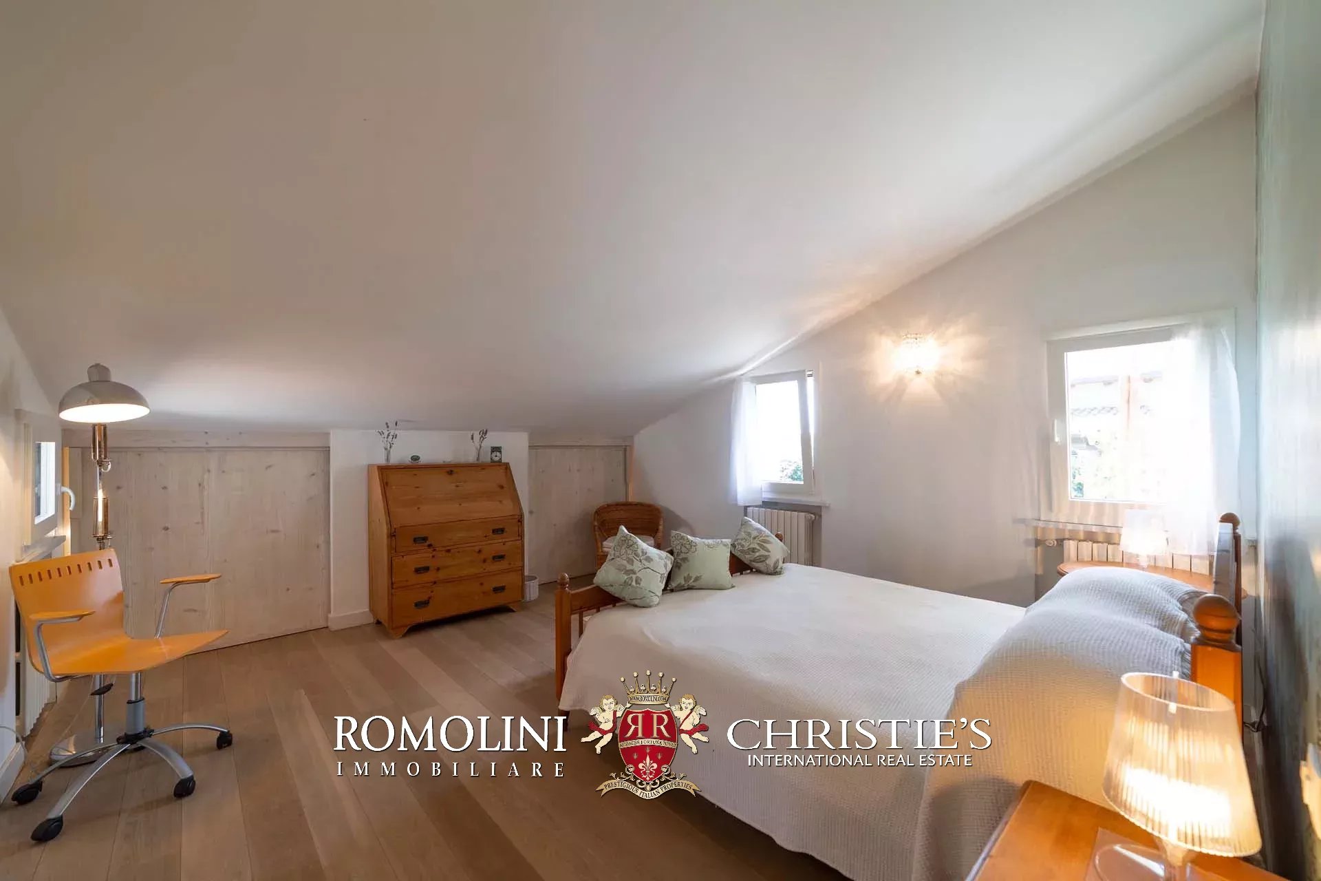 6 Bedroom Villa/Townhouse's Image 75