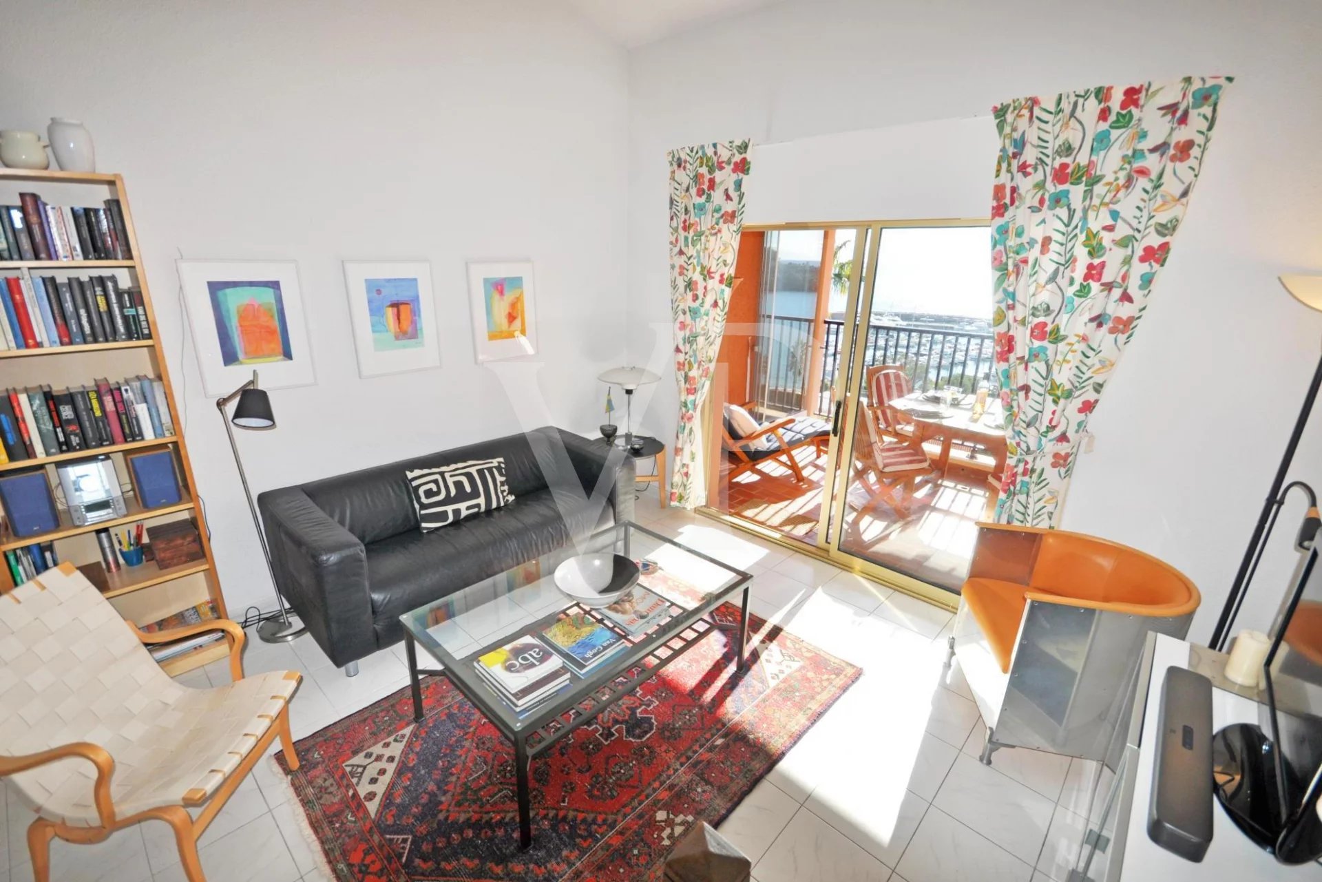 South Facing Sea View Apartment by the Port and Beach