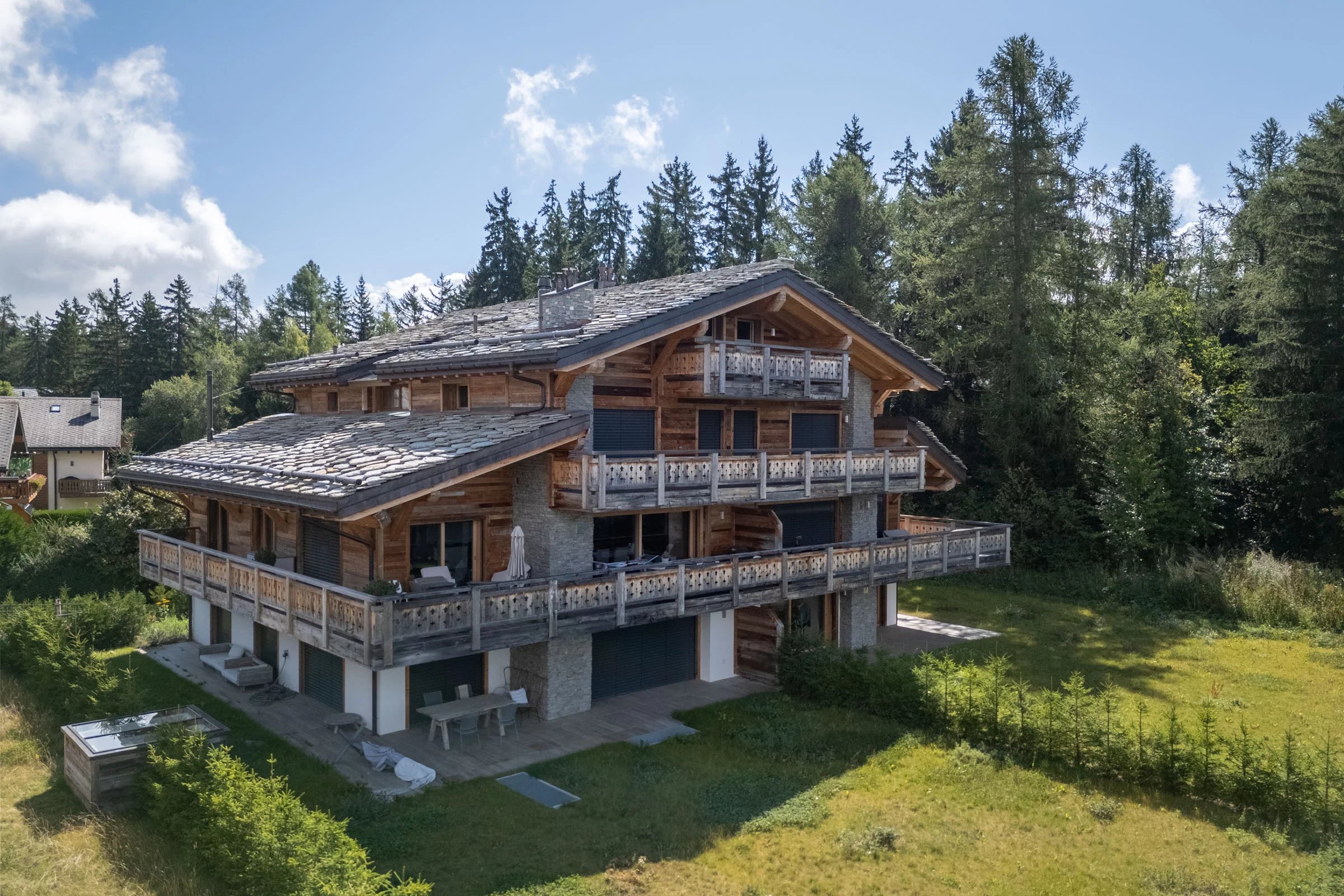 Luxus-Gartengeschoss am Rande des Golfplatzes in Crans-Montana